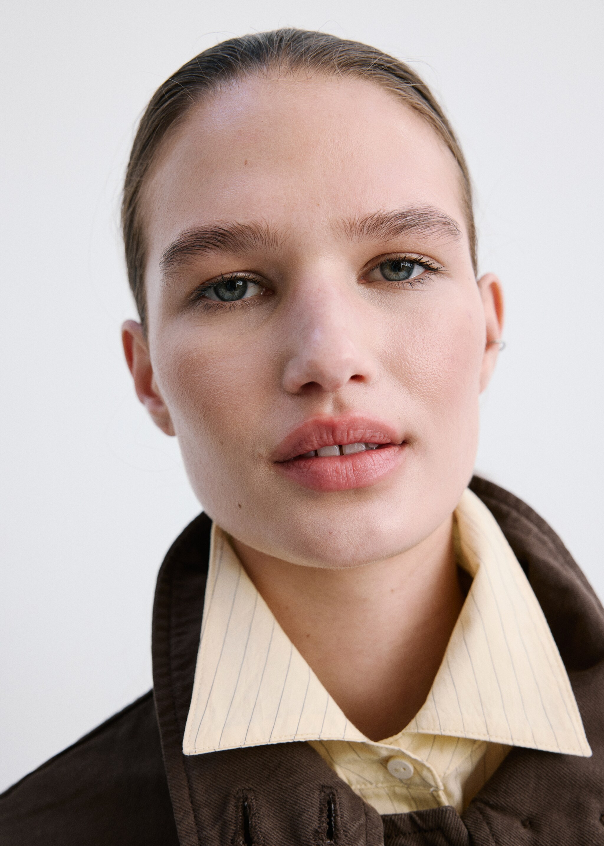 Oversized denim parka with pockets - Details of the article 6, Chocolate. Ref: 27075818-00.