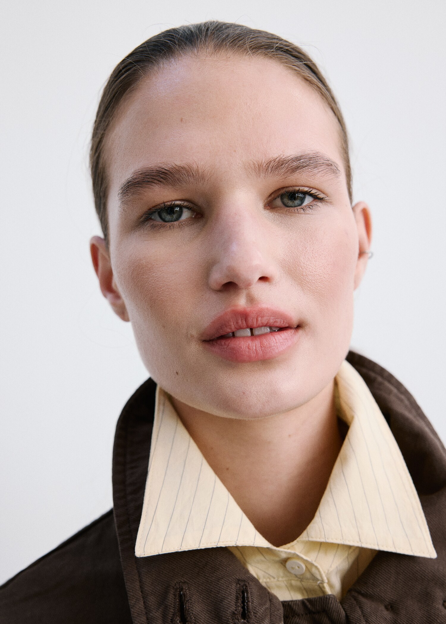 Oversized denim barn jacket with pockets - Details of the article 6