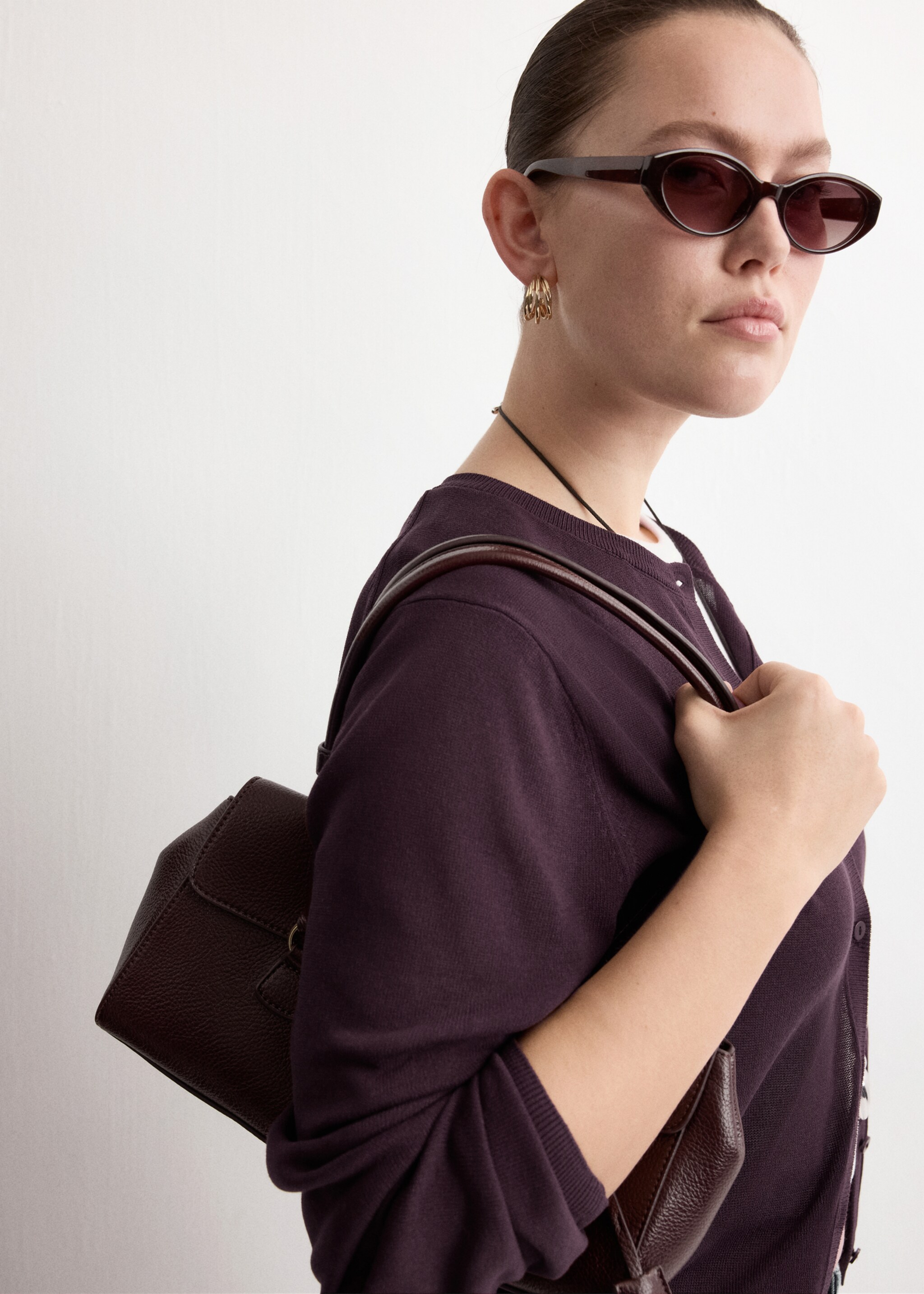 Fine-knit straight-fit cardigan - Details of the article 4, Wine. Ref: 27075819-00.