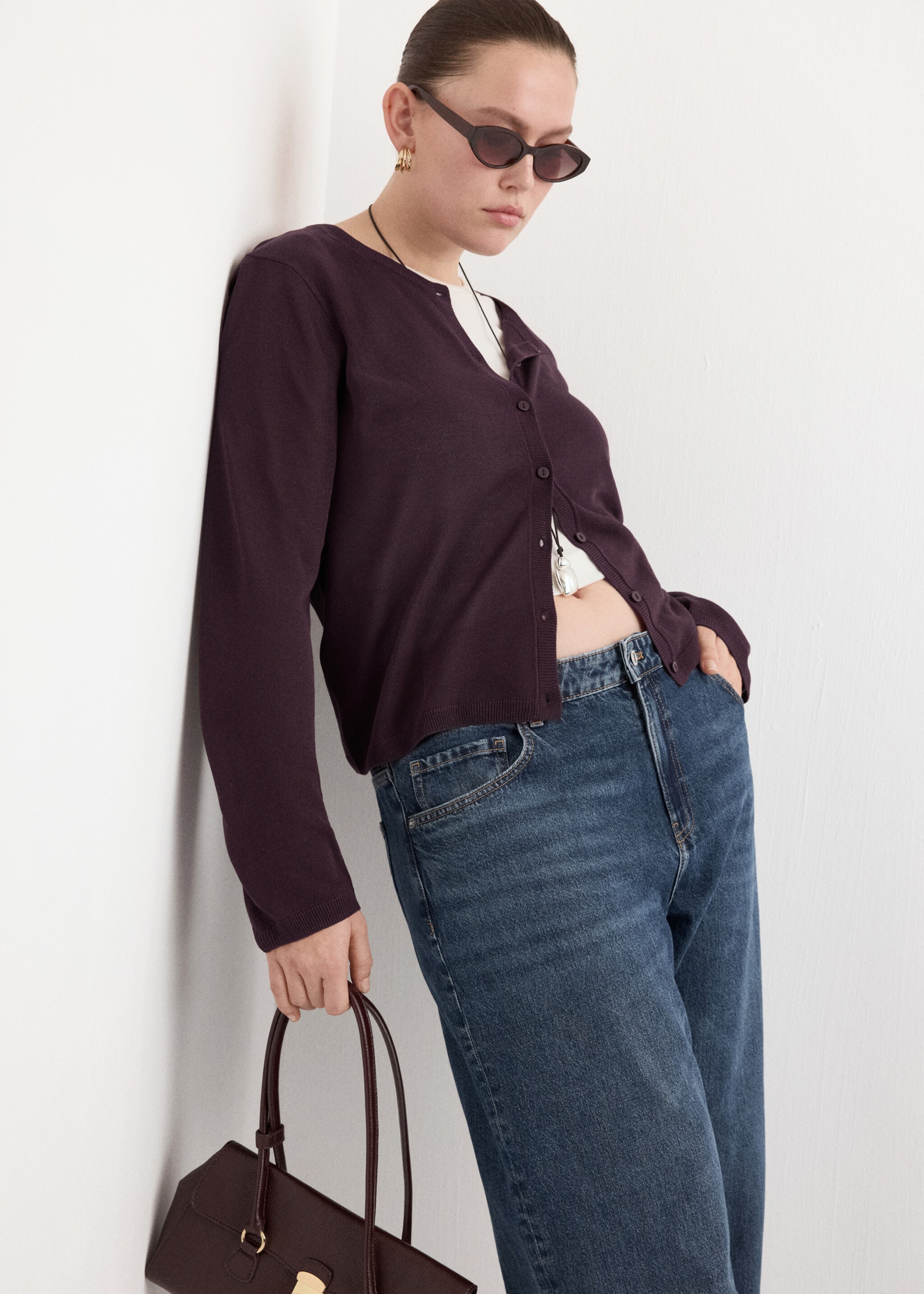 Fine-knit straight-fit cardigan - Details of the article 5, Wine. Ref: 27075819-00.