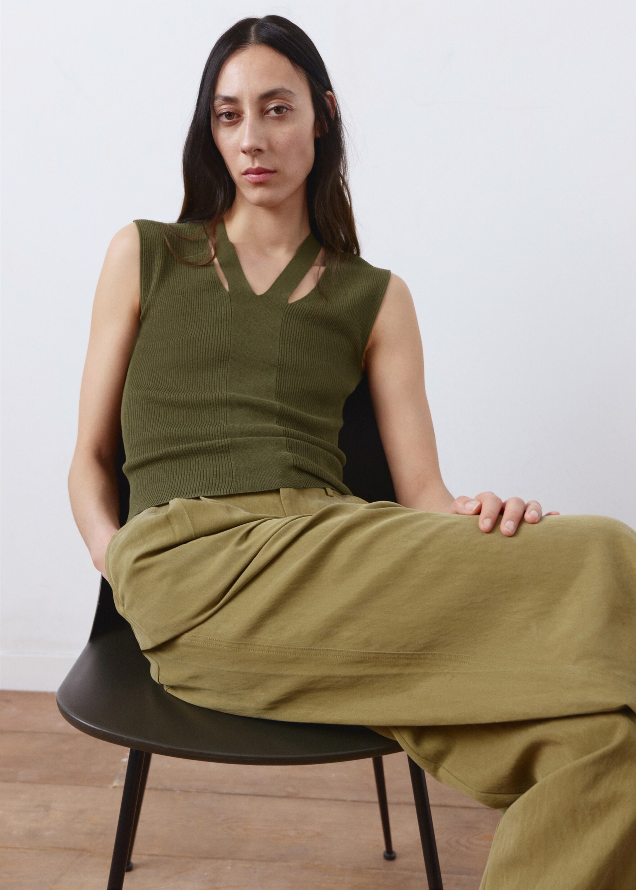 Fine knit top combined neckline - Medium plane, Khaki. Ref: 27075823-00.