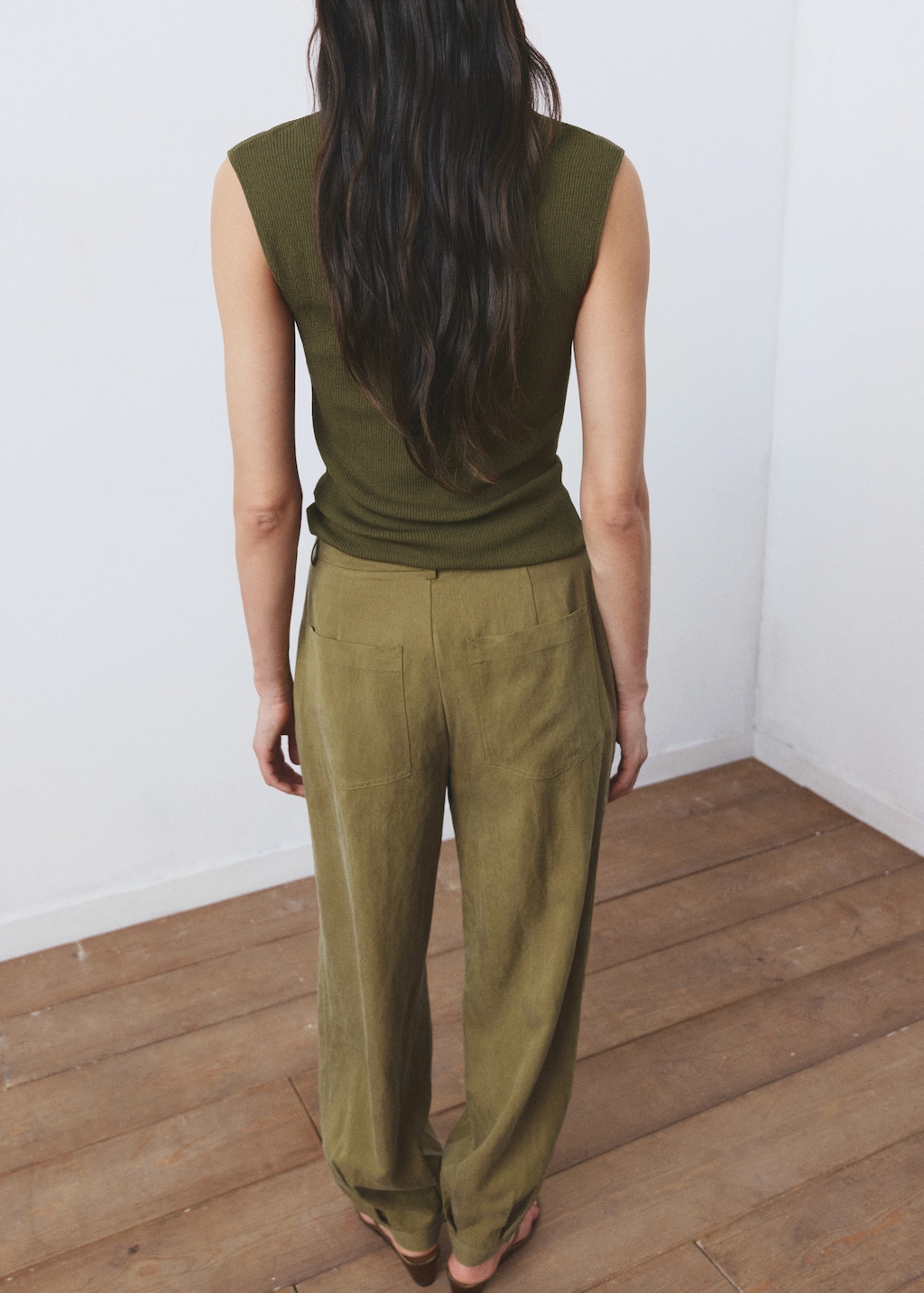 Fine-knit top with combined neckline - image 5