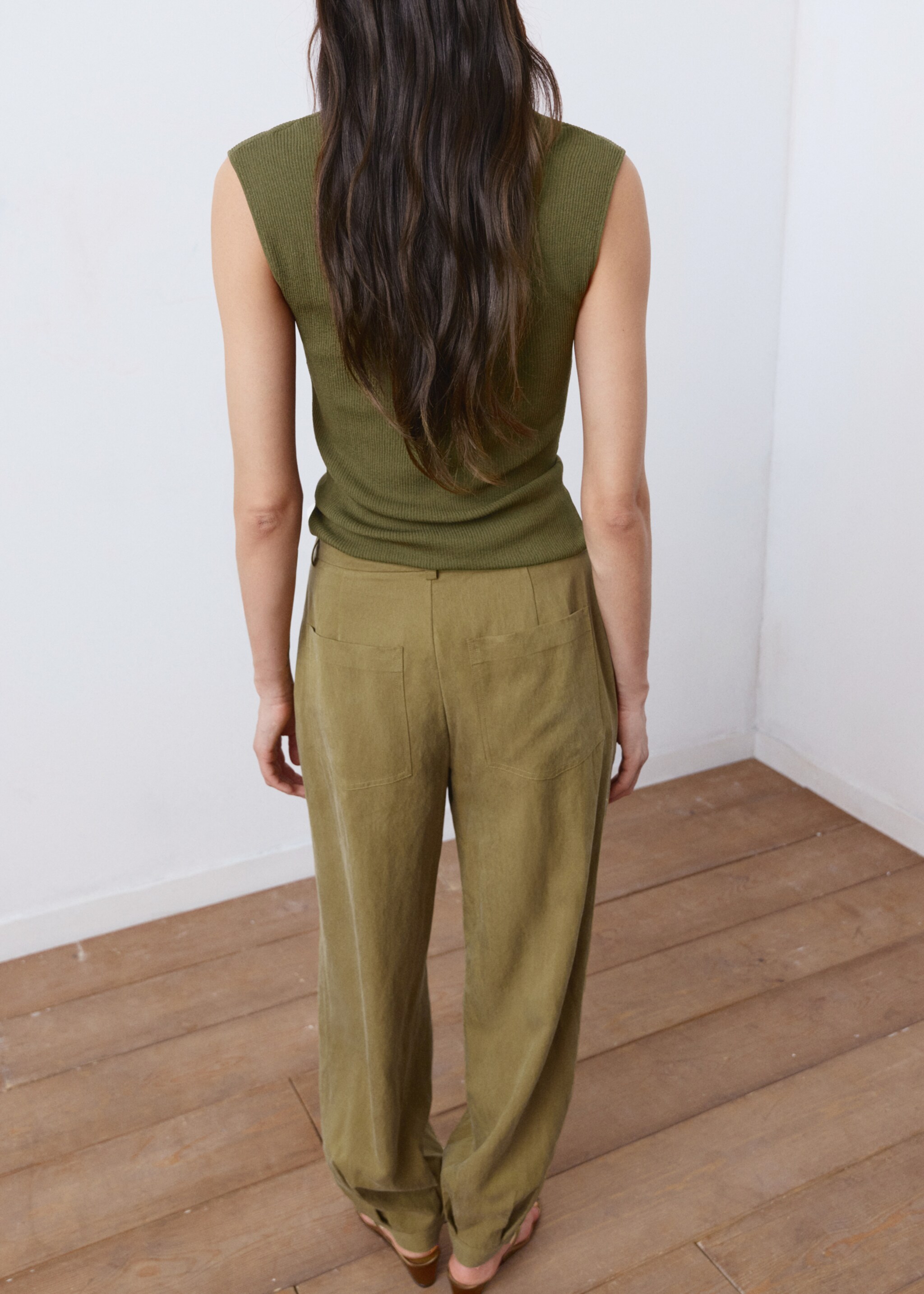 Fine knit top combined neckline - Reverse of the article, Khaki. Ref: 27075823-00.