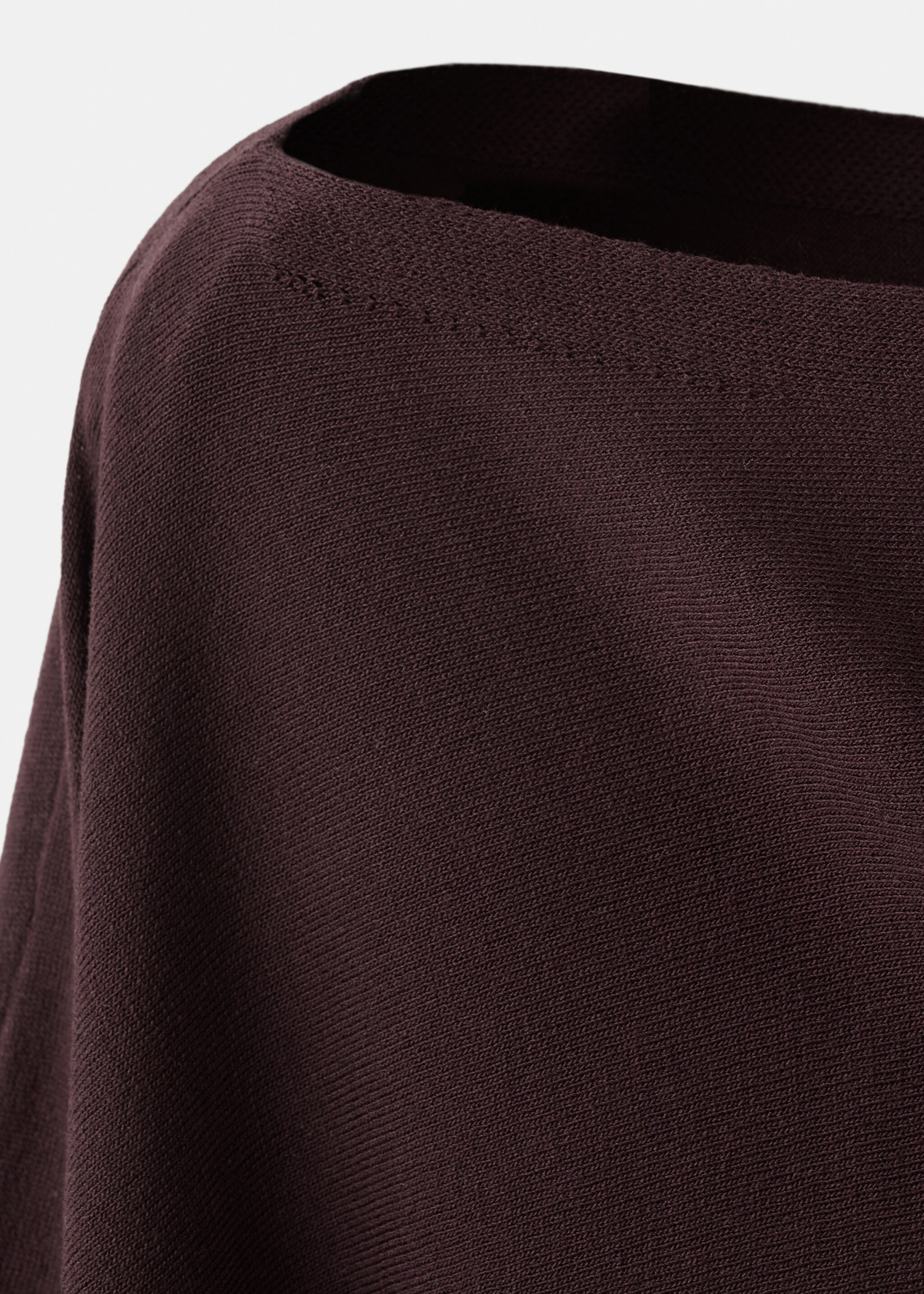 Asymmetrical knitted cape - Details of the article 8, Wine. Ref: 27075826-00.
