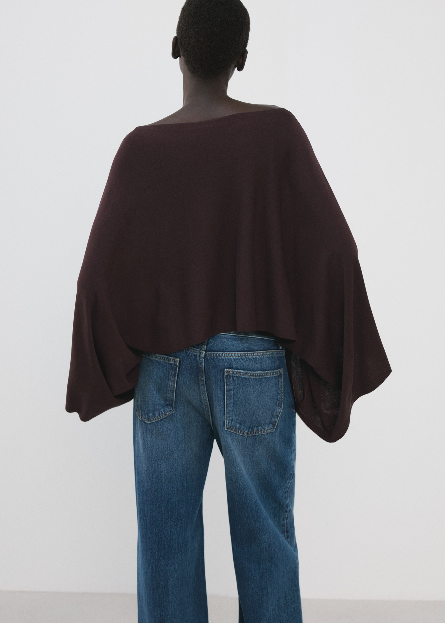 Asymmetrical knitted cape - Reverse of the article