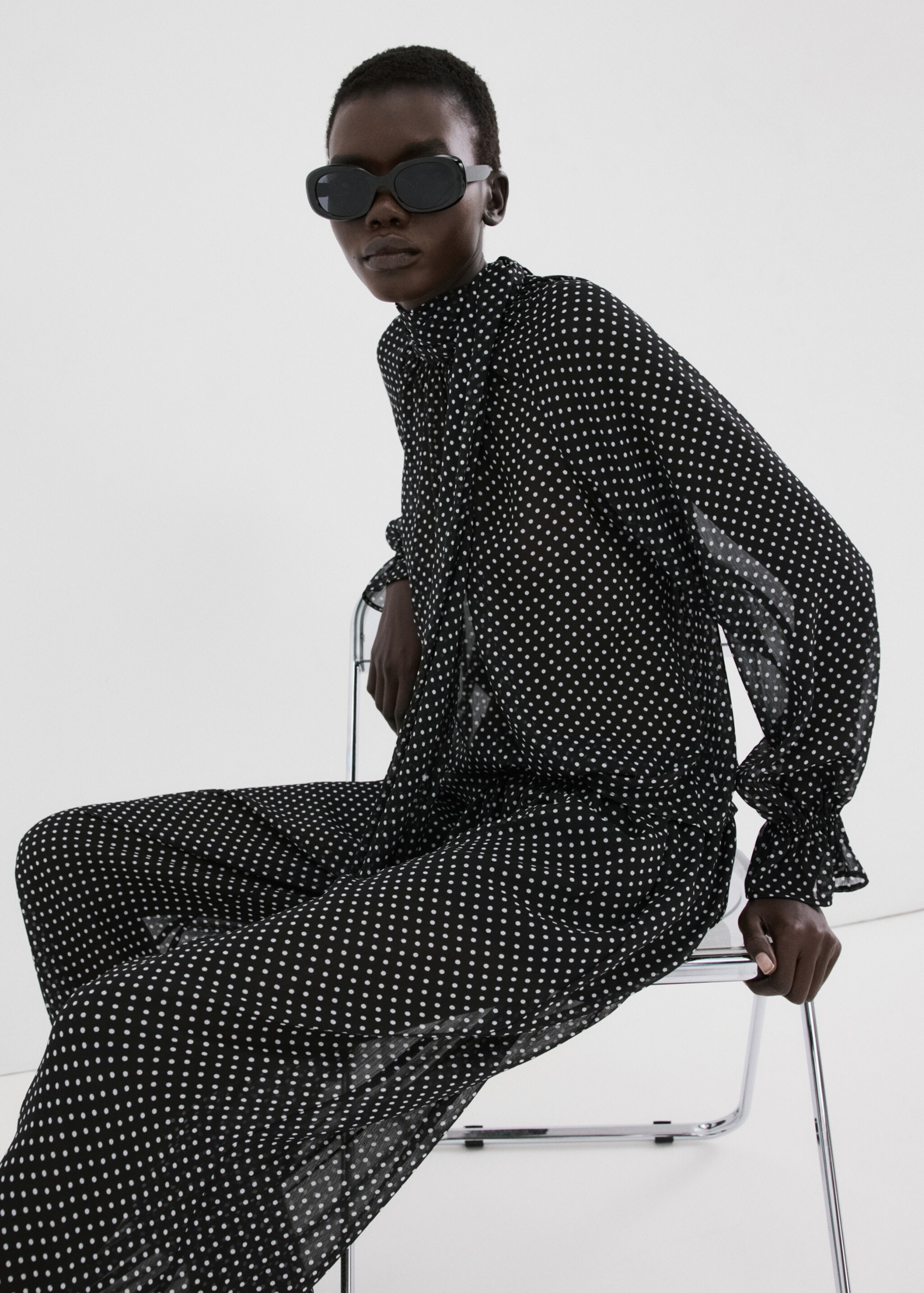 Polka dot high-neck blouse - Details of the article 2, Black. Ref: 27075827-00.