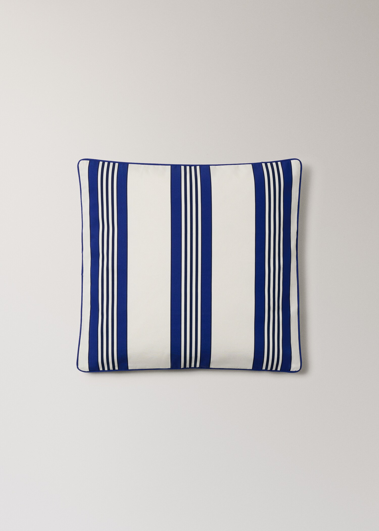 Striped 100% cotton cushion cover - Article without model