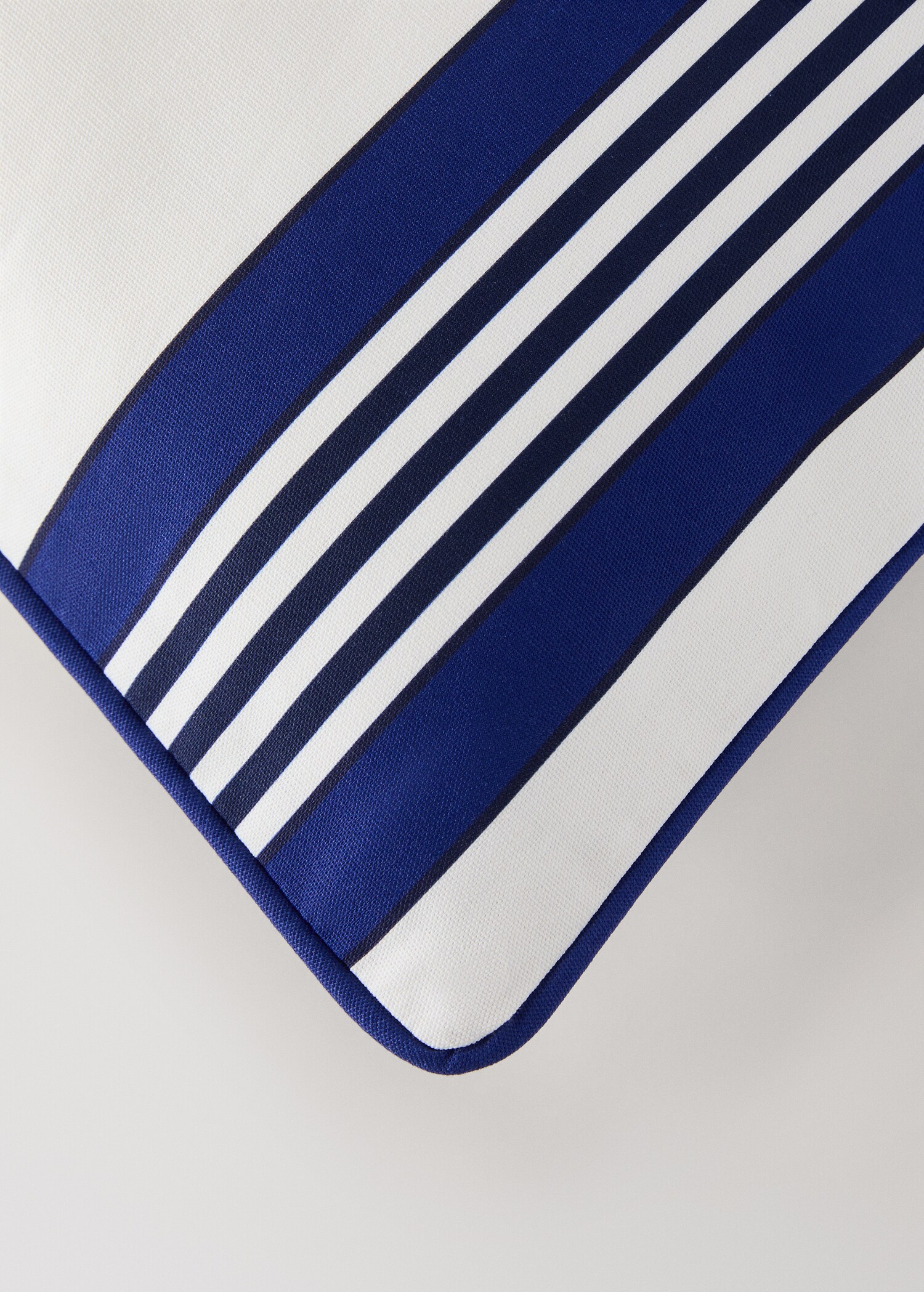 Striped 100% cotton cushion cover - Details of the article 1