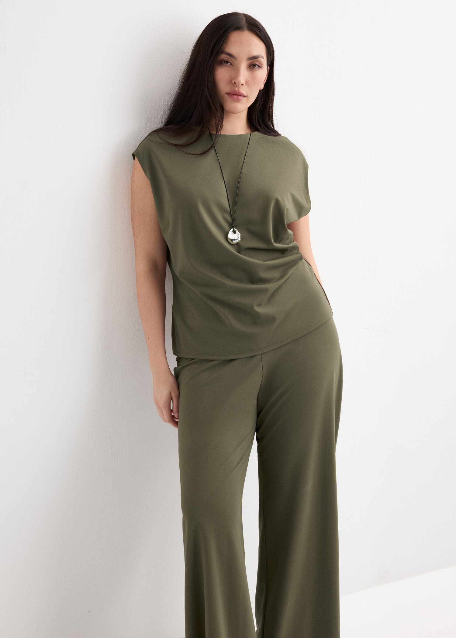 Straight-fit trousers with elastic waist - Details of the article 5