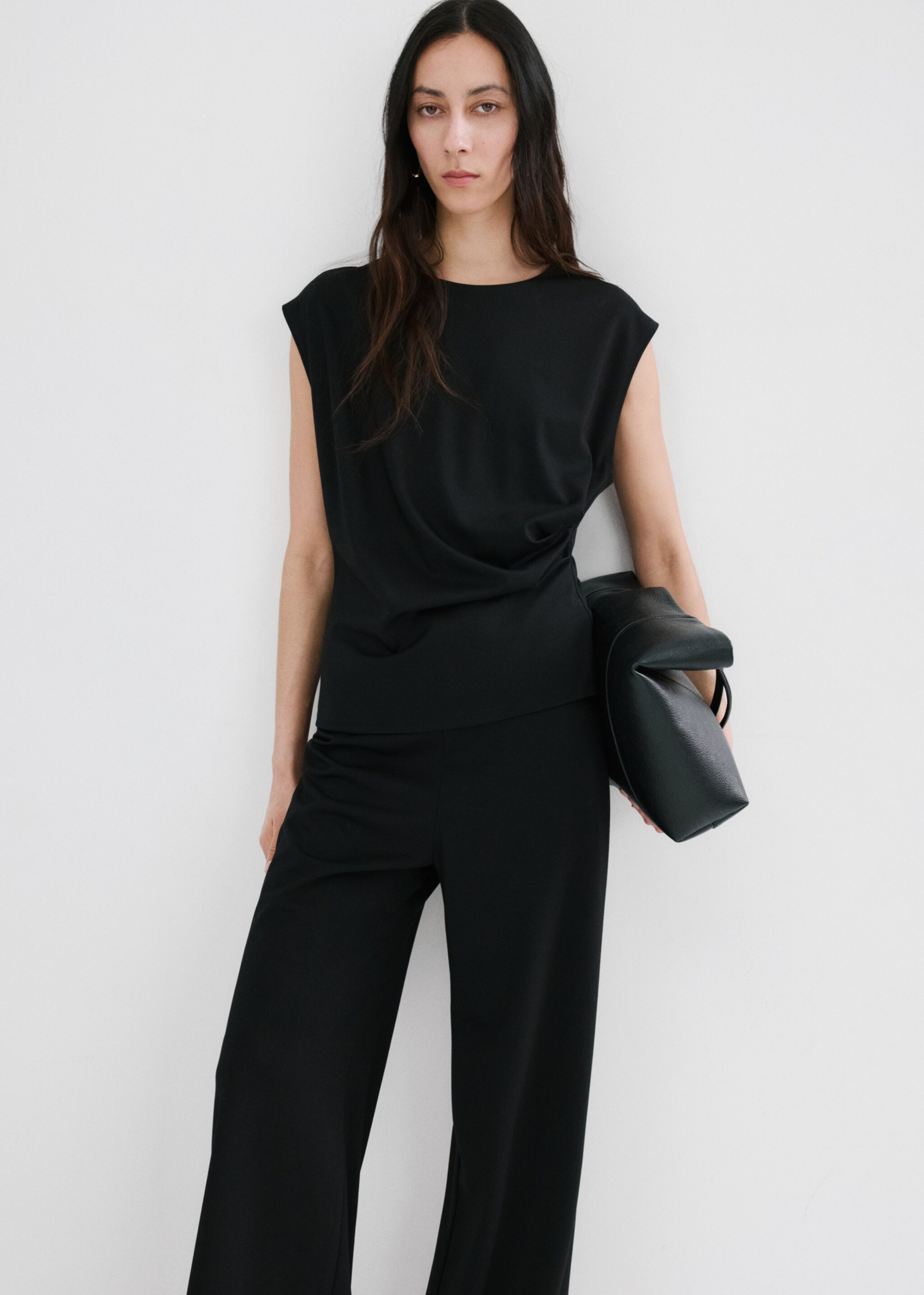 Straight-fit trousers with elastic waist - Details of the article 1, Black. Ref: 27075835-00.