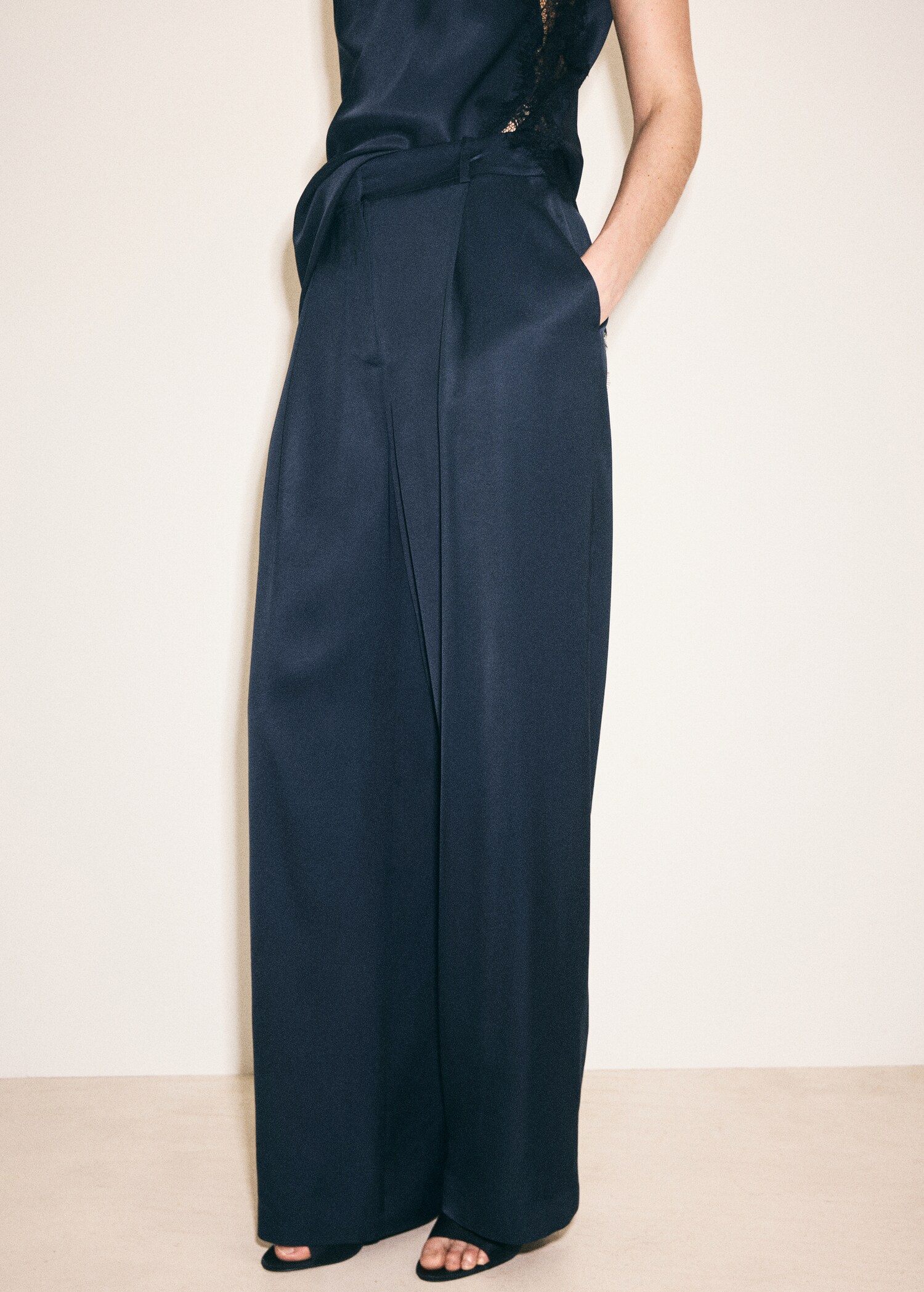 Satin straight-fit trousers - Medium plane