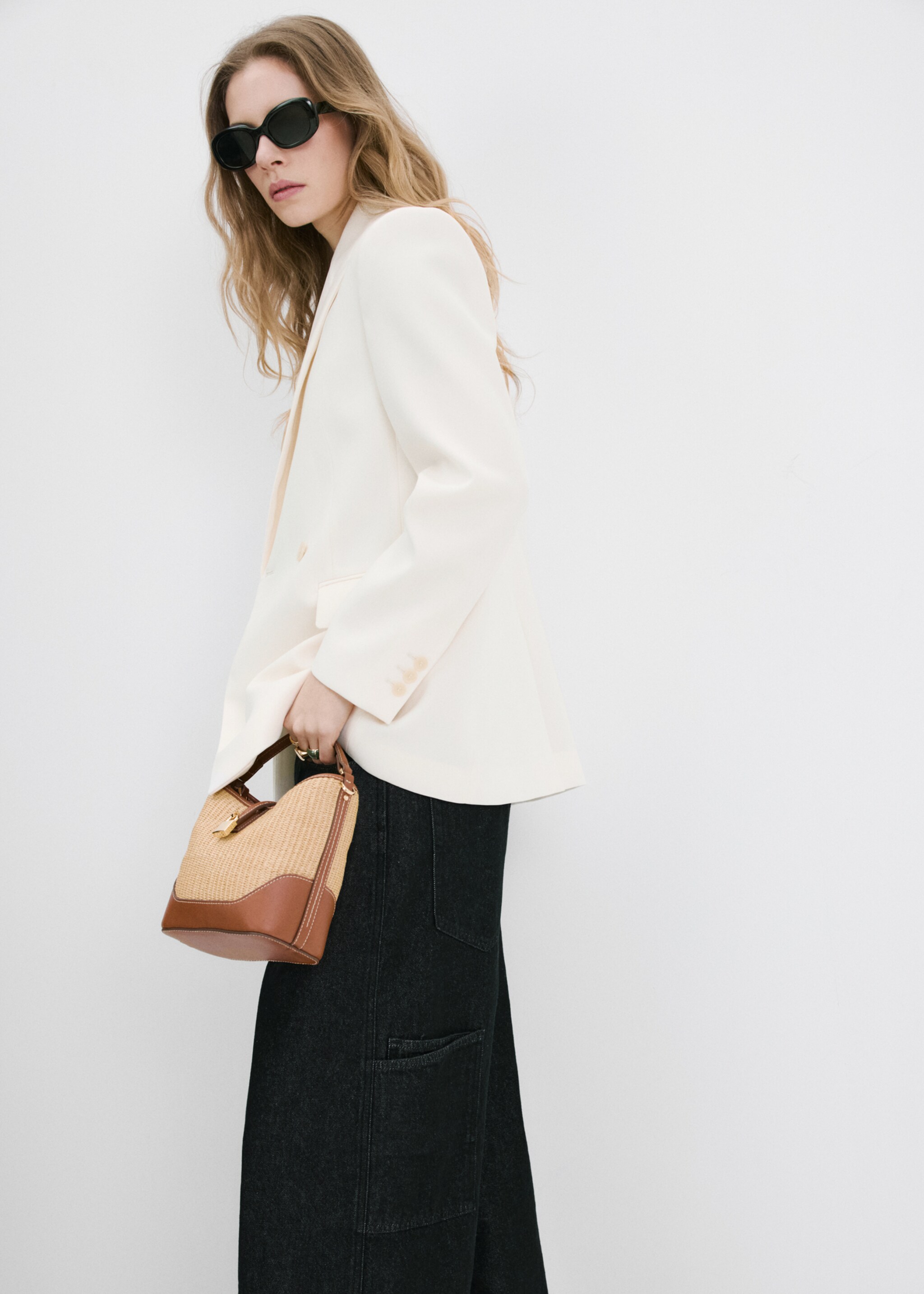 High-rise balloon jeans - Details of the article 2, Black. Ref: 27075838-00.