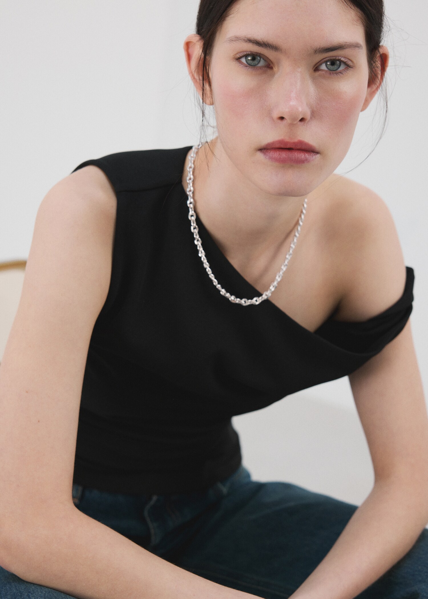 Asymmetrical fitted top - Details of the article 1