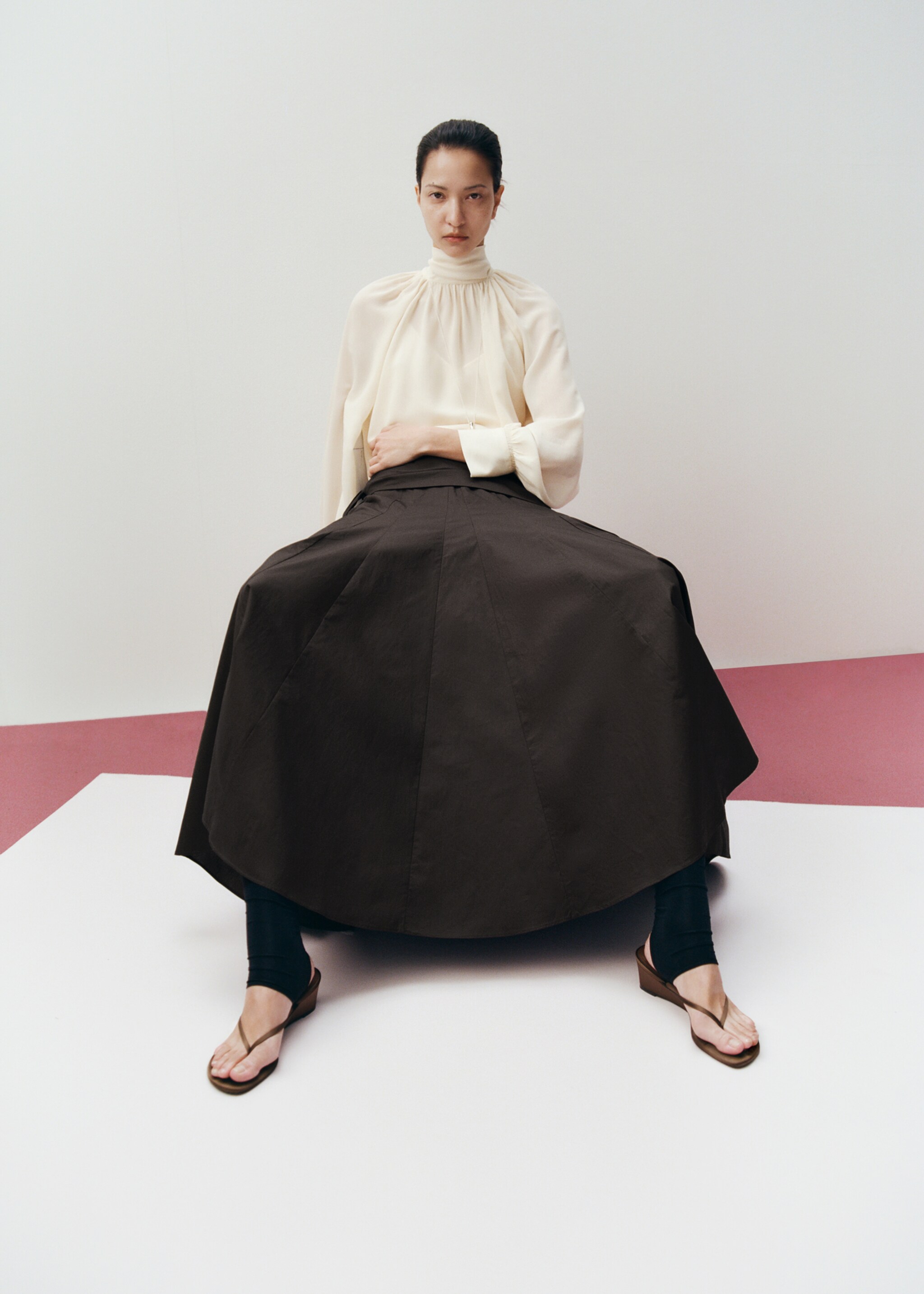 Blouse col montant volant - Détail de l'article 2, Écru. Ref: 27075844-00.