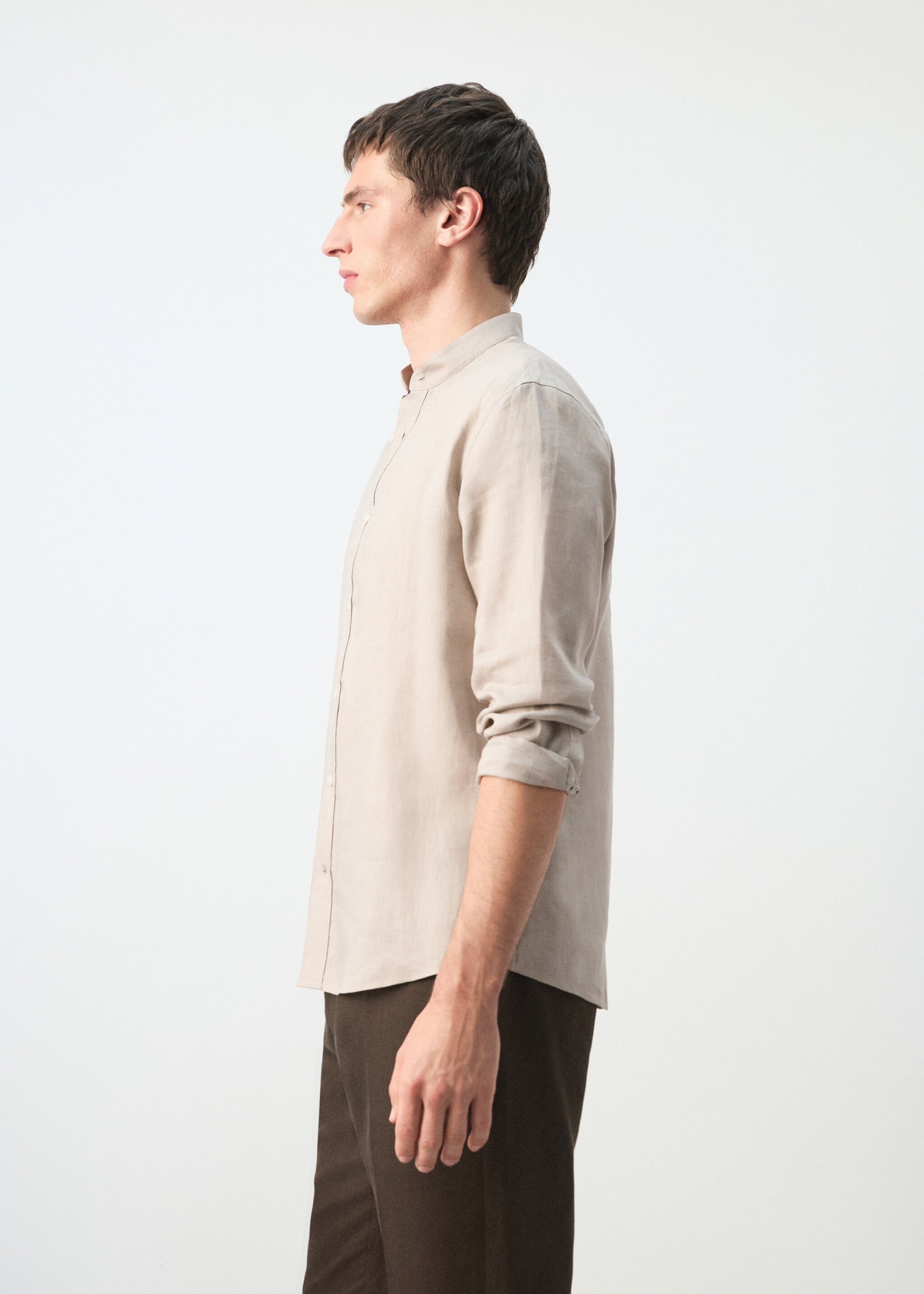 100% linen Mao collar shirt - Details of the article 2, Sand. Ref: 27075937-00.