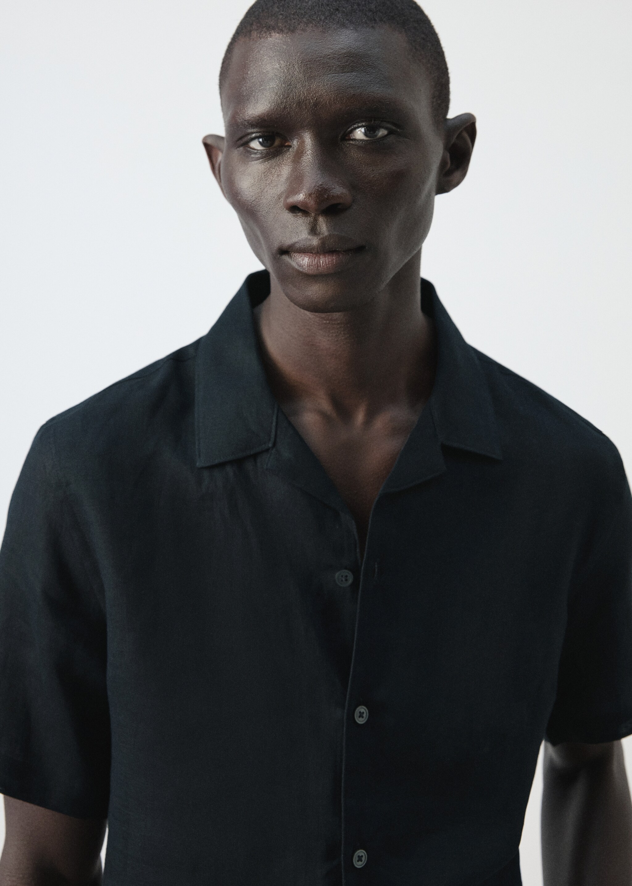 100% linen bowling-collar shirt - Details of the article 1, Navy. Ref: 27075948-00.