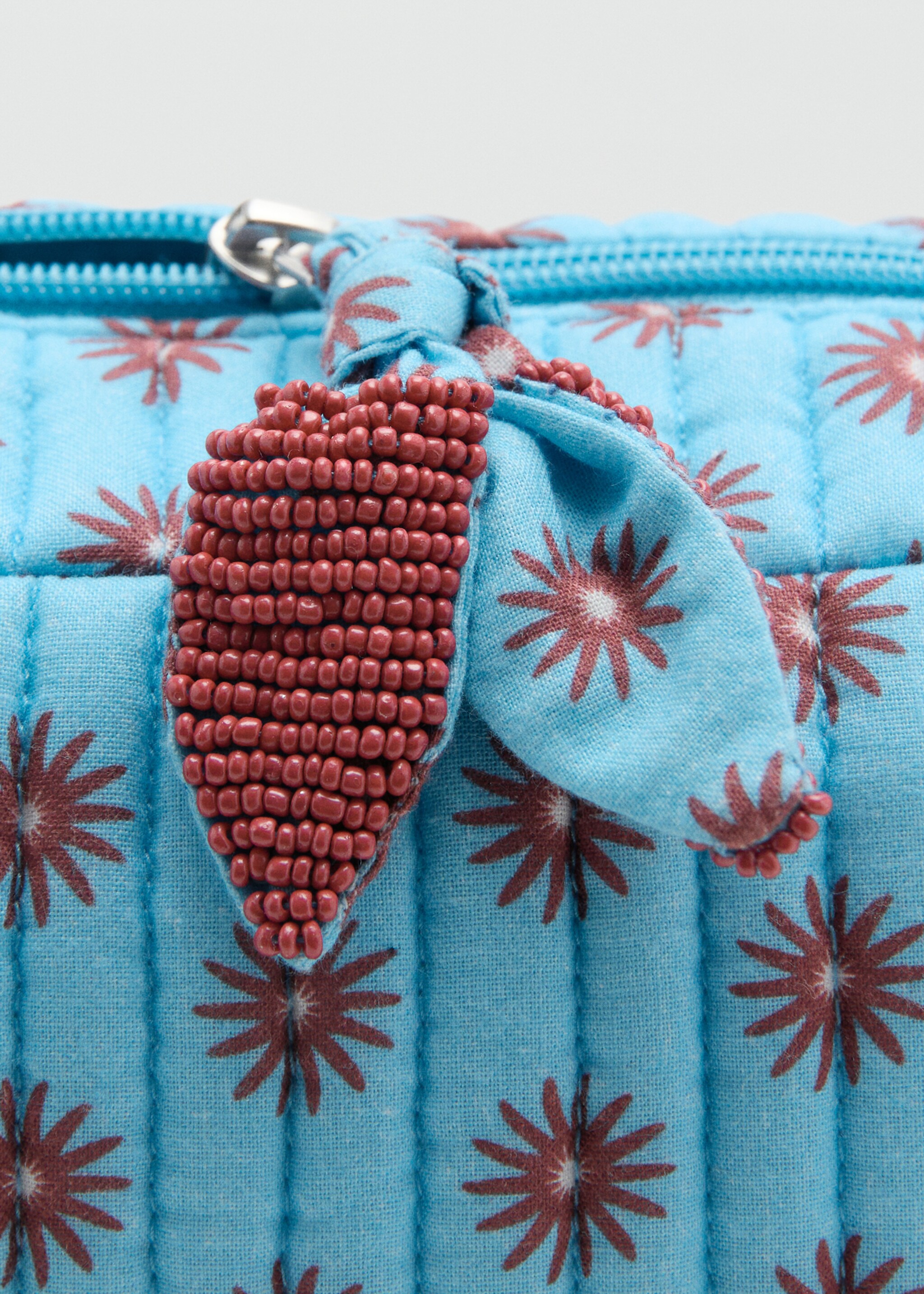 Printed cosmetic bag - Details of the article 2, Blue. Ref: 27075950-00.