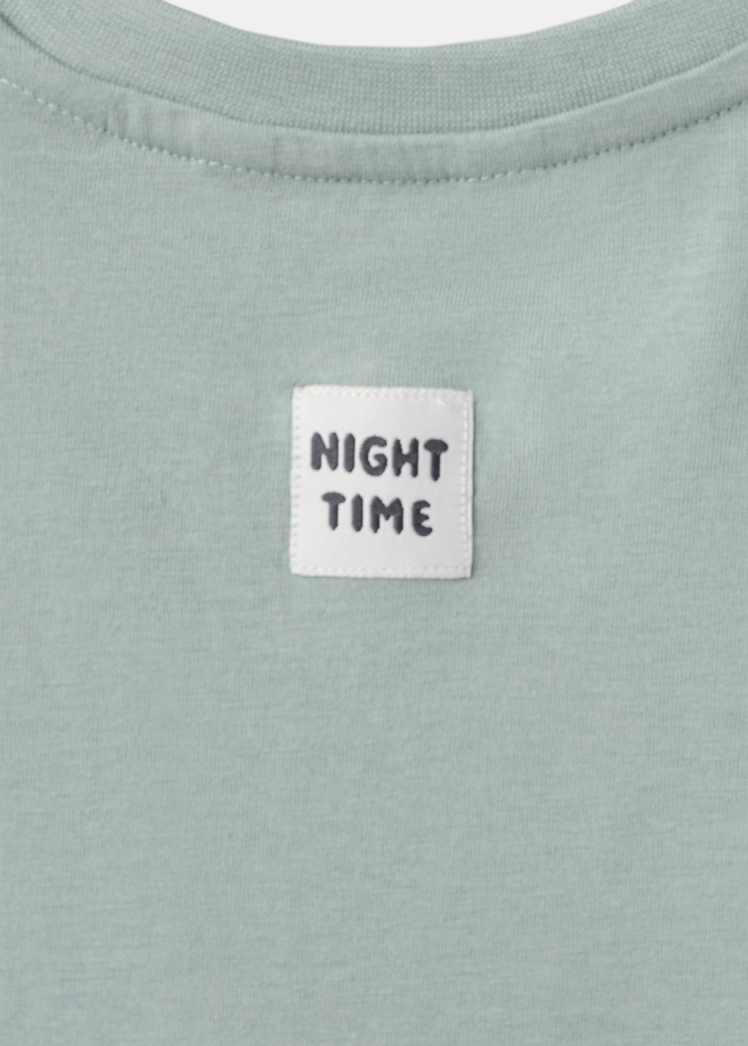 Pijama curto às riscas - Pormenor do artigo 8