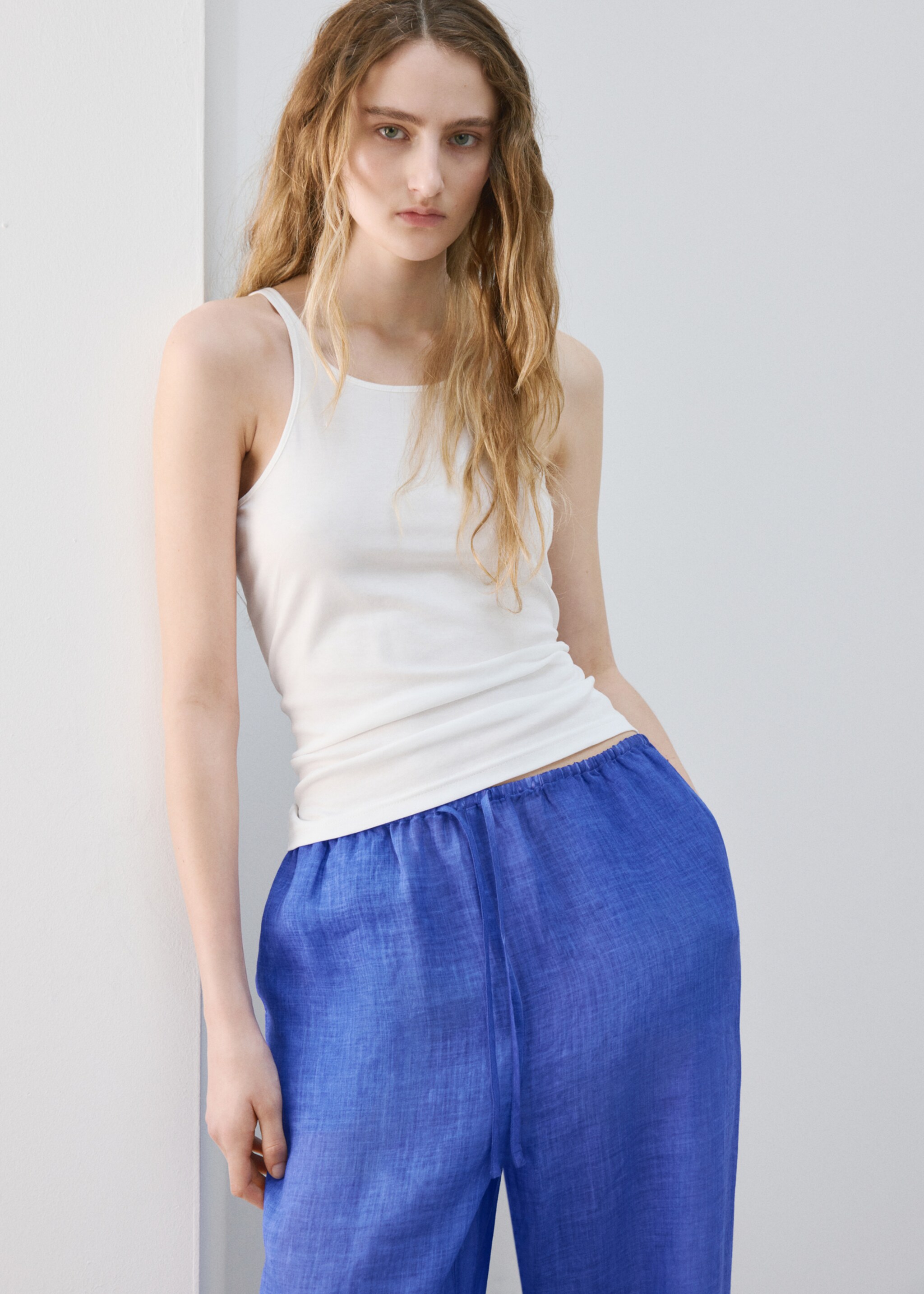 100% ramie trousers with an overdyed effect - Details of the article 1, Blue. Ref: 27075972-00.
