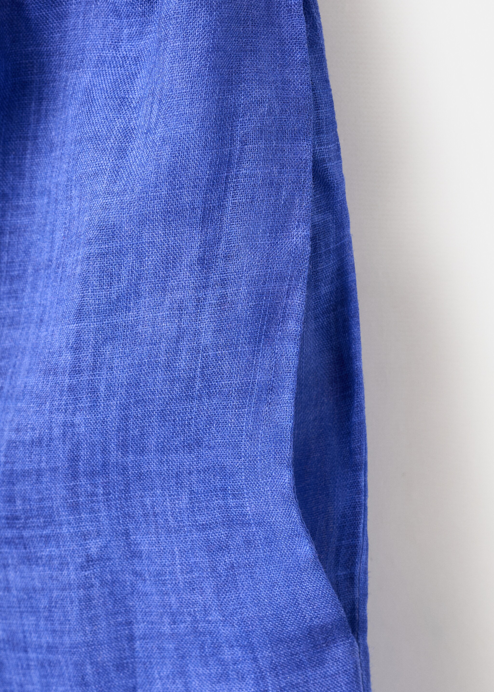100% ramie trousers with an overdyed effect - Details of the article 8, Blue. Ref: 27075972-00.