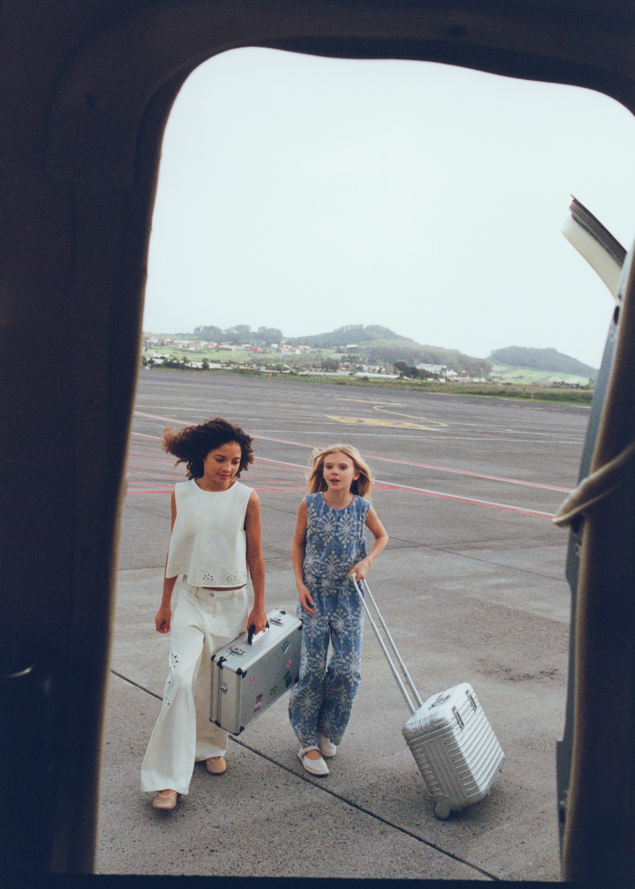 Embroidered wide-leg jeans - Details of the article 5, Ecru. Ref: 27075973-00.