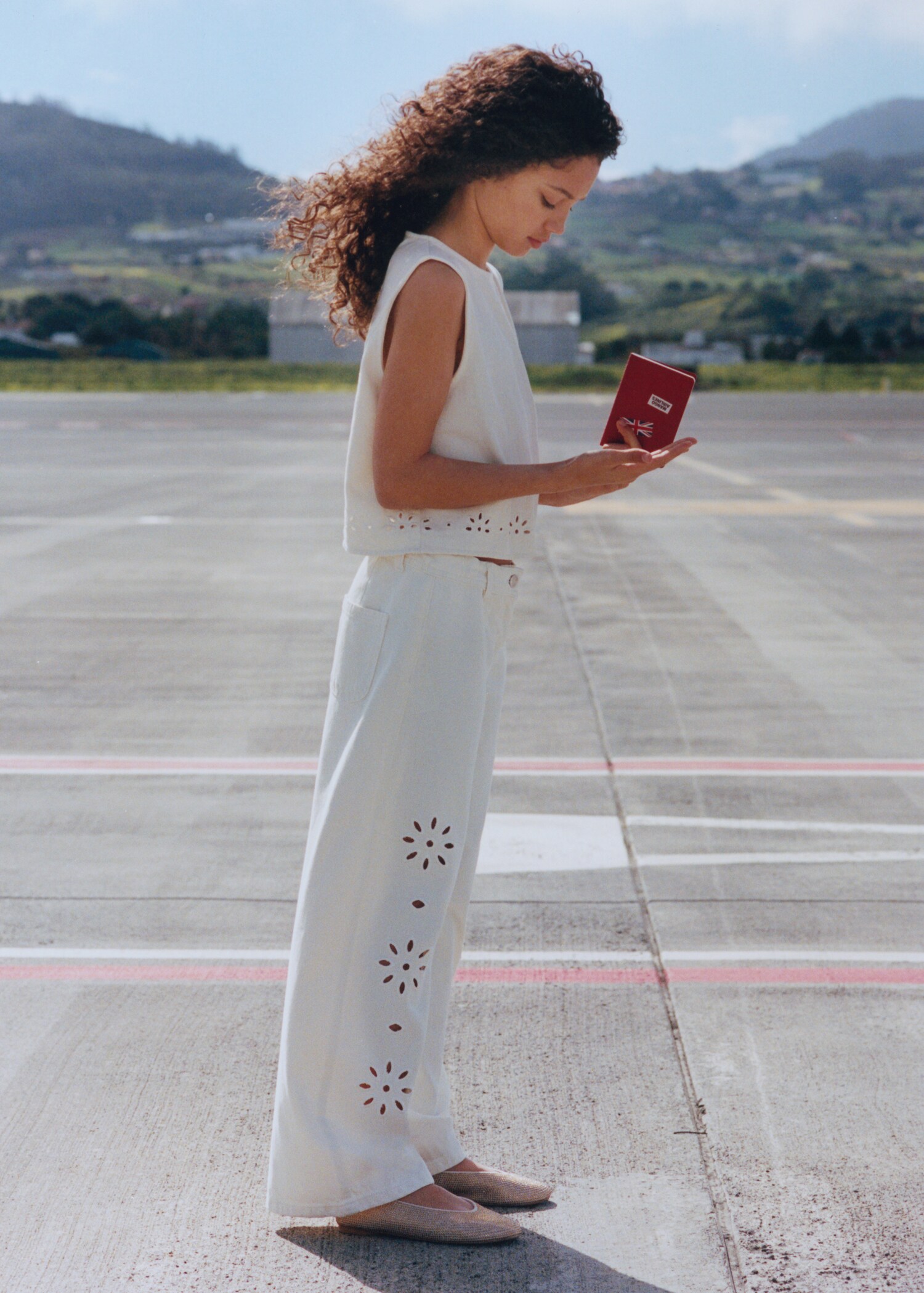 Embroidered wide-leg jeans - Details of the article 6