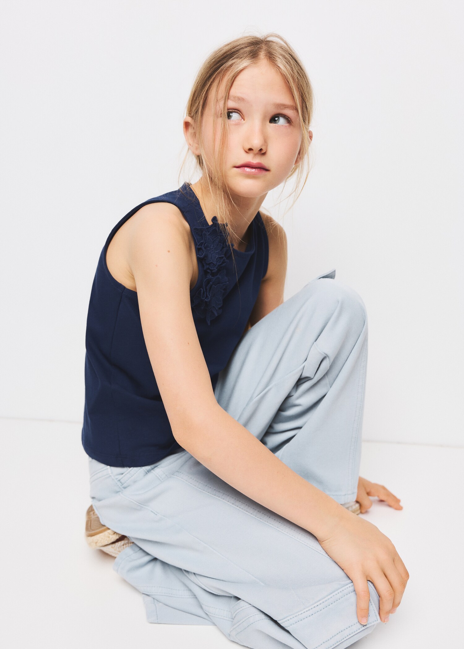 Top flor relieve - Detalle del artículo 2