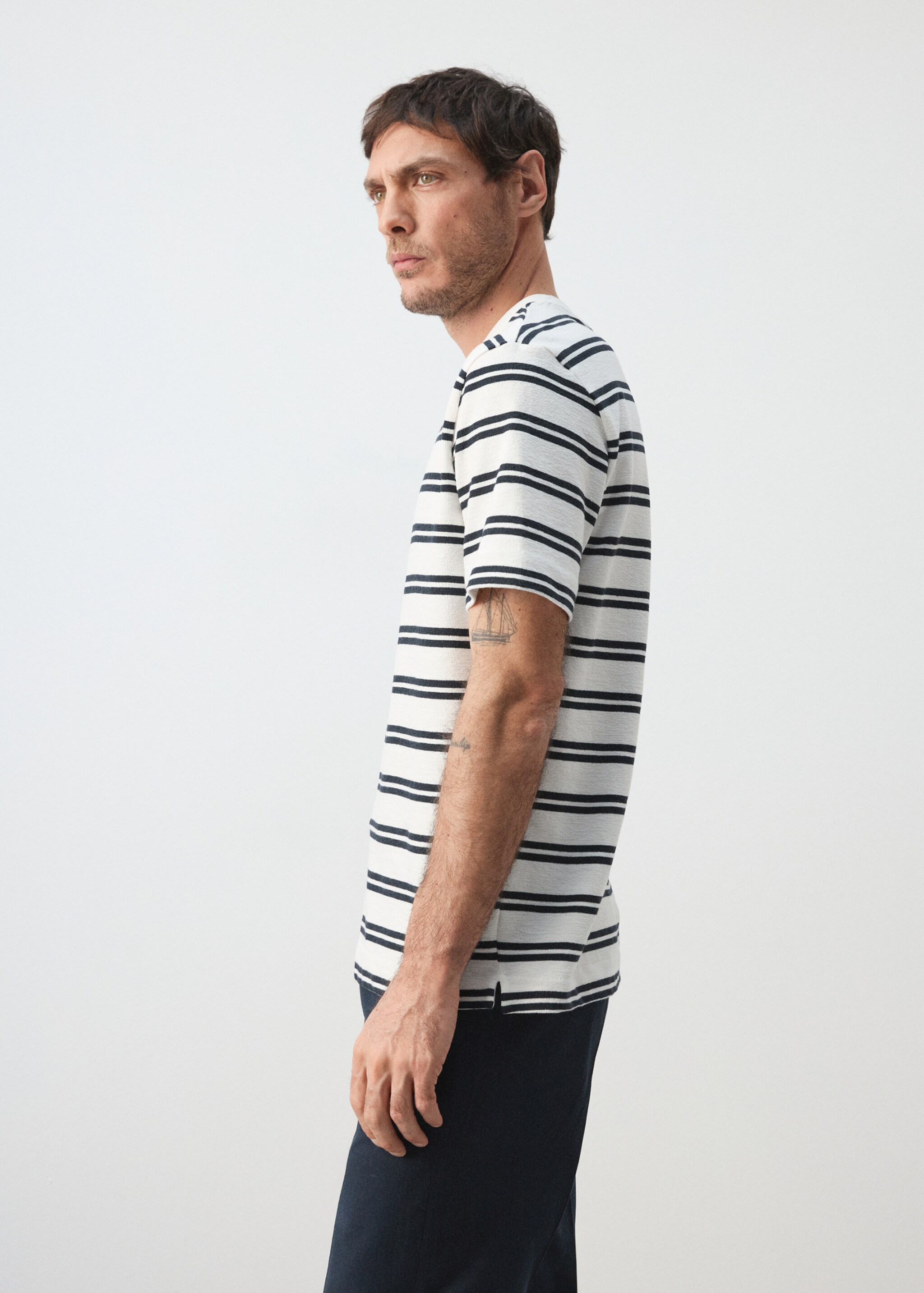 Regular fit striped T-shirt - Details of the article 6, White. Ref: 27075987-00.