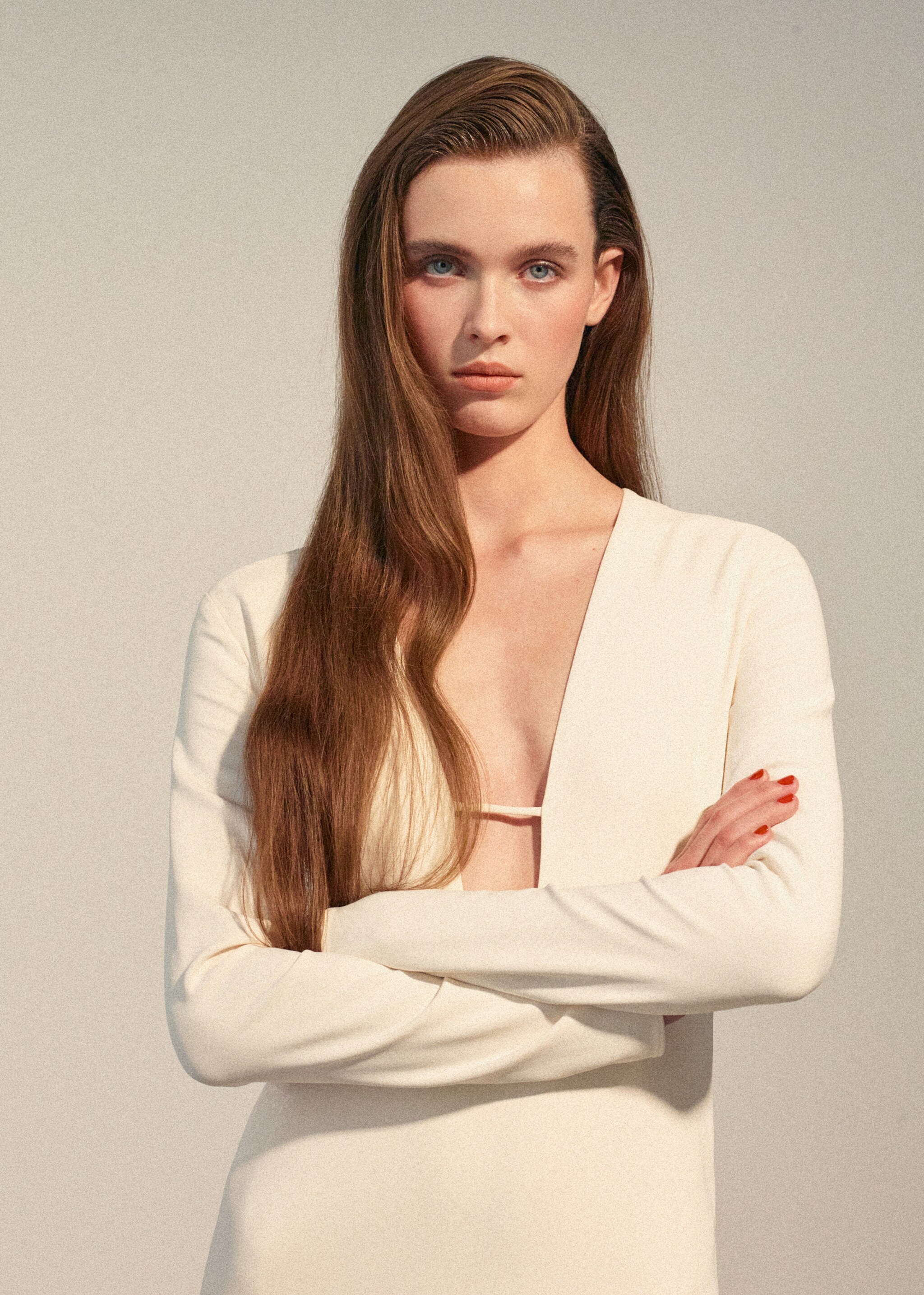 V-neckline long dress - Details of the article 1, Ecru. Ref: 27075992-00.