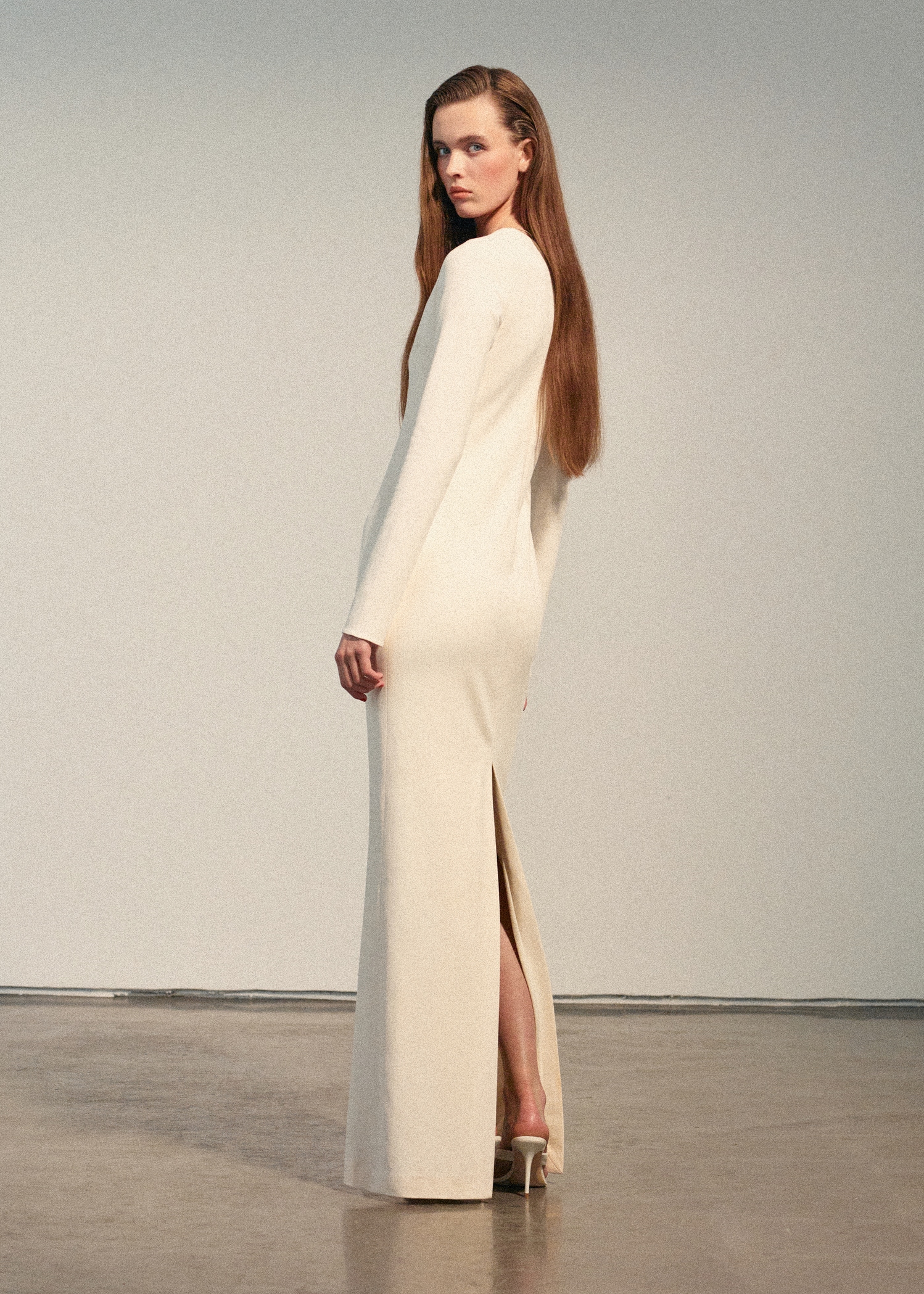 V-neckline long dress - Reverse of the article
