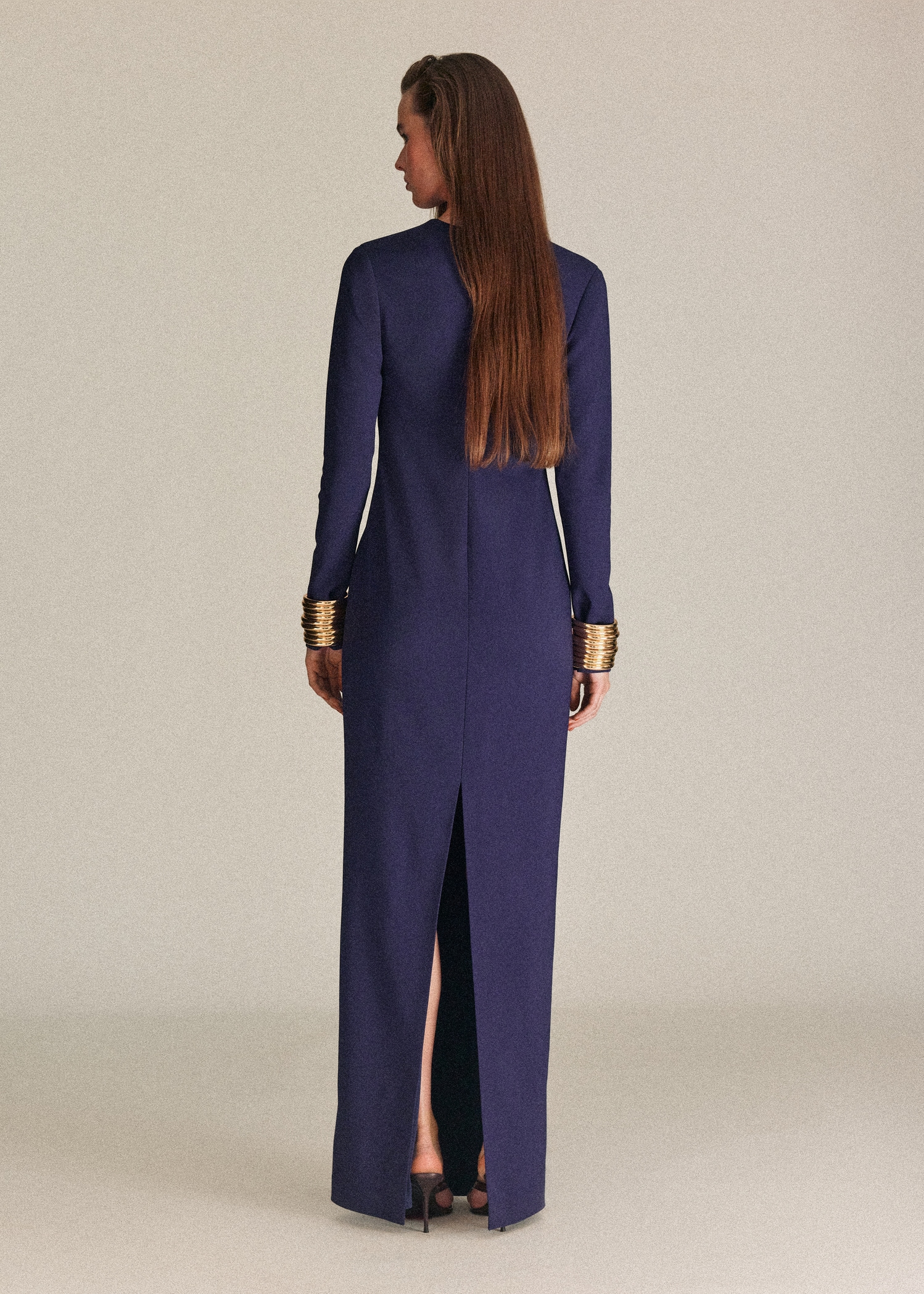 V-neckline long dress - Reverse of the article