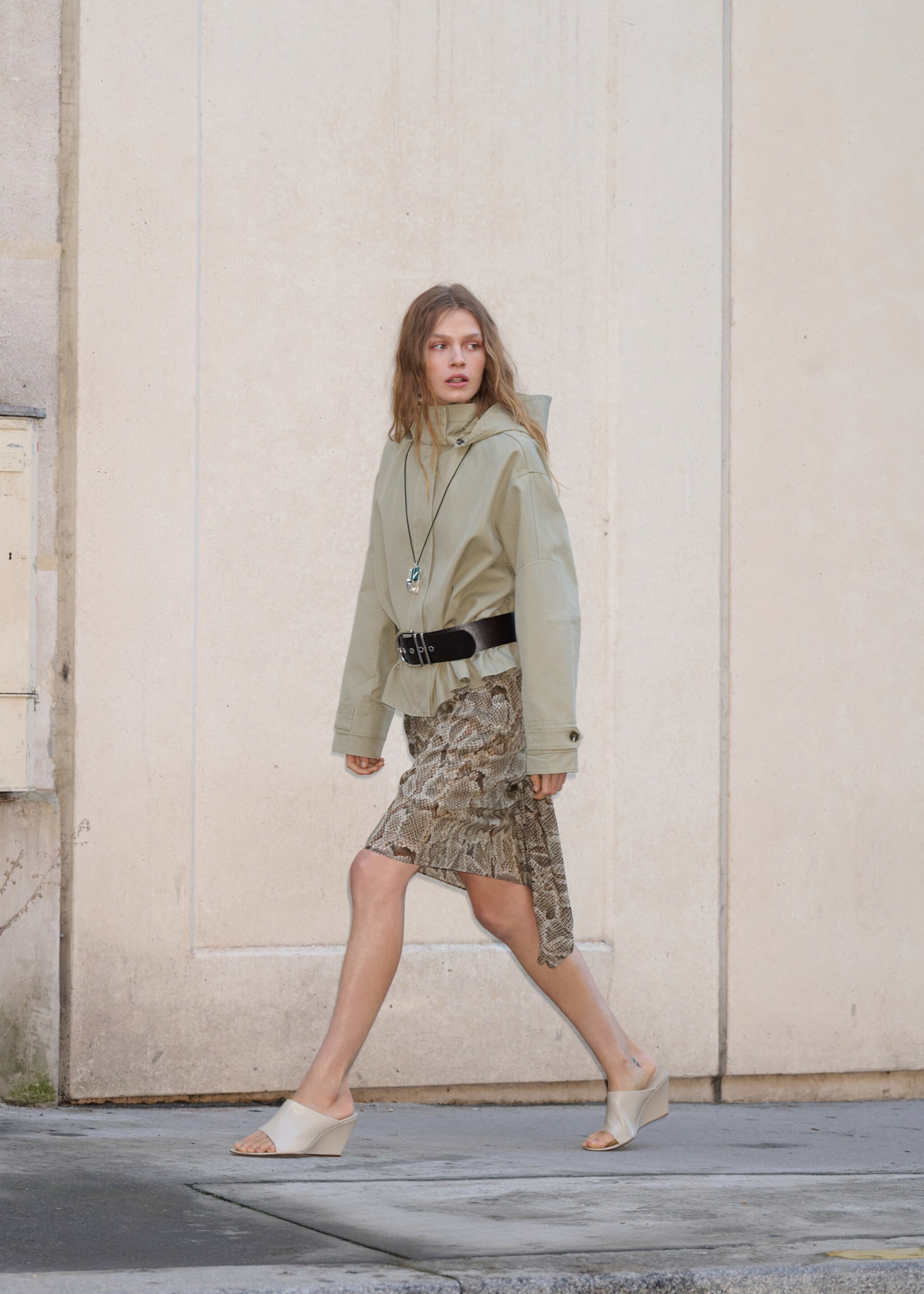Animal-print midi-skirt - Details of the article 6, Khaki. Ref: 27076000-00.