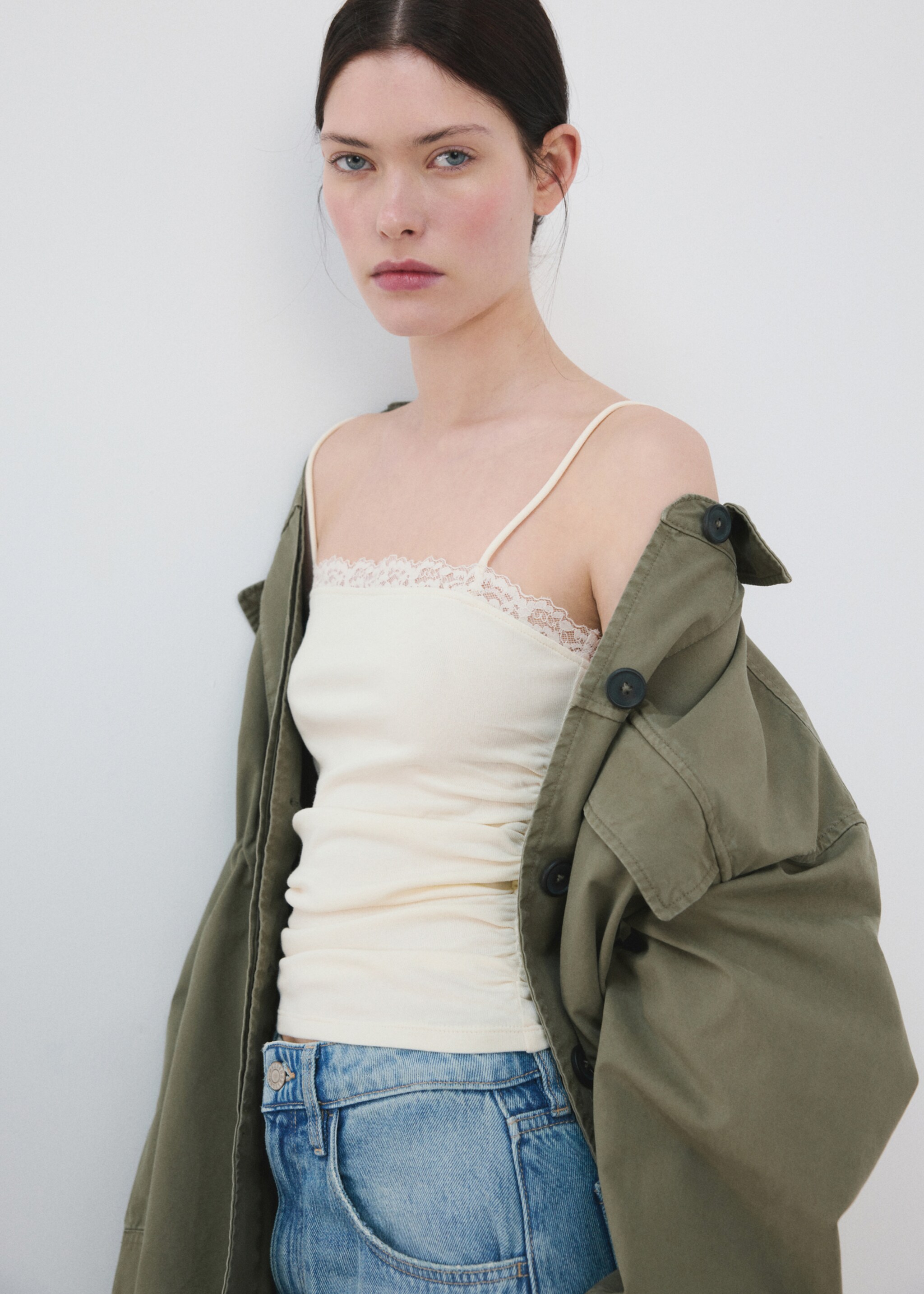 Top with lace neck - Medium plane, Vanilla. Ref: 27076001-00.