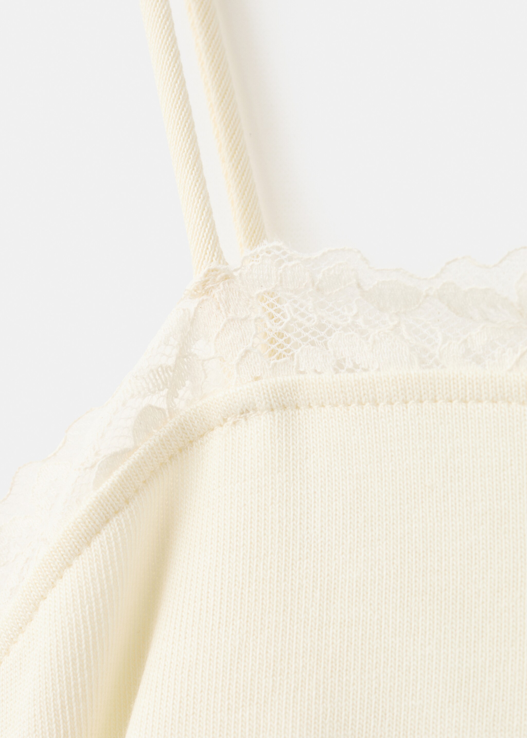 Top with lace neck - Details of the article 8, Vanilla. Ref: 27076001-00.