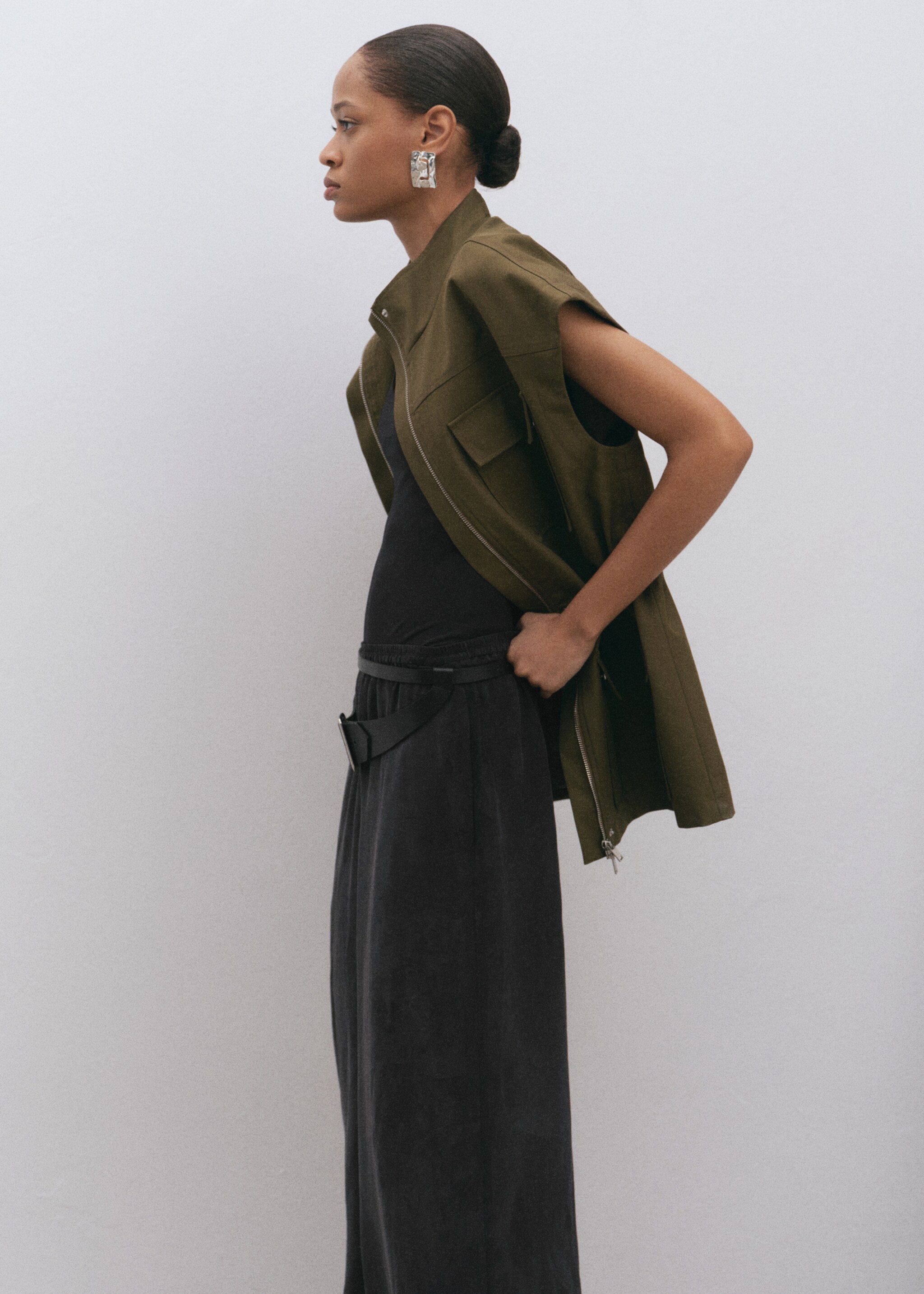 Balloon trousers with elastic waist - Details of the article 1, Black. Ref: 27076002-00.