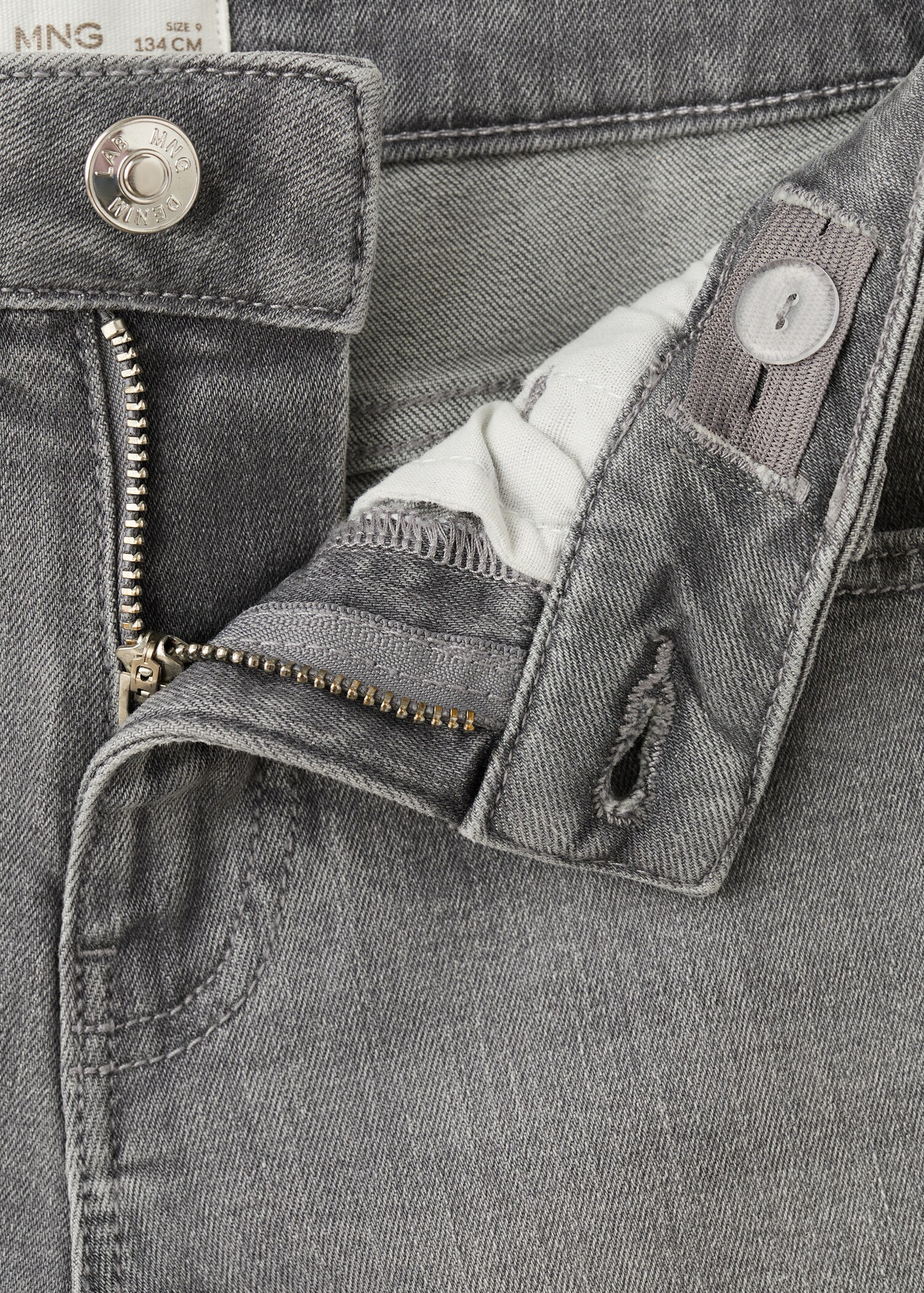 Straight-fit denim bermuda shorts - Details of the article 8