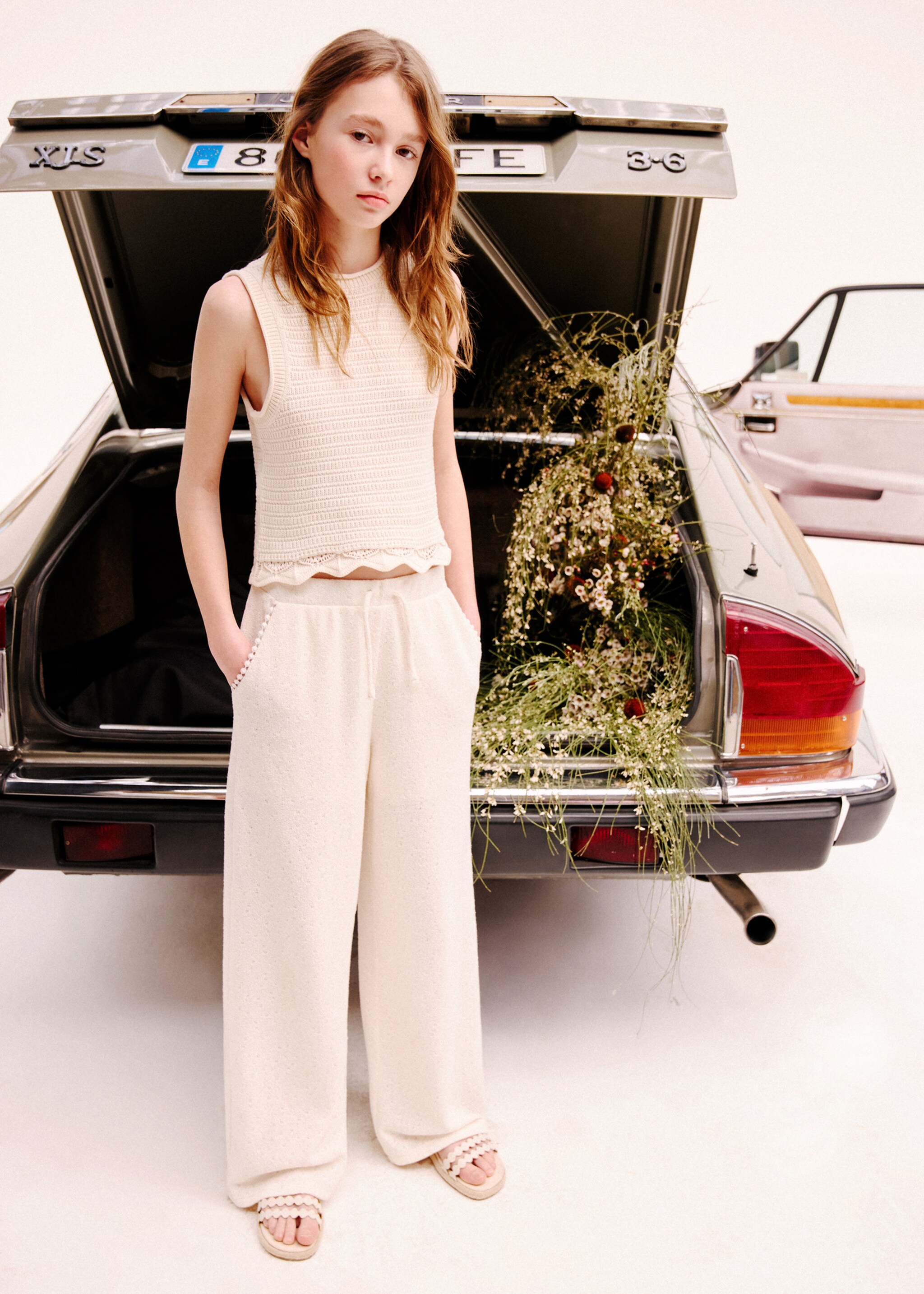 Embroidered knitted top - Details of the article 5, Ecru. Ref: 27076351-00.