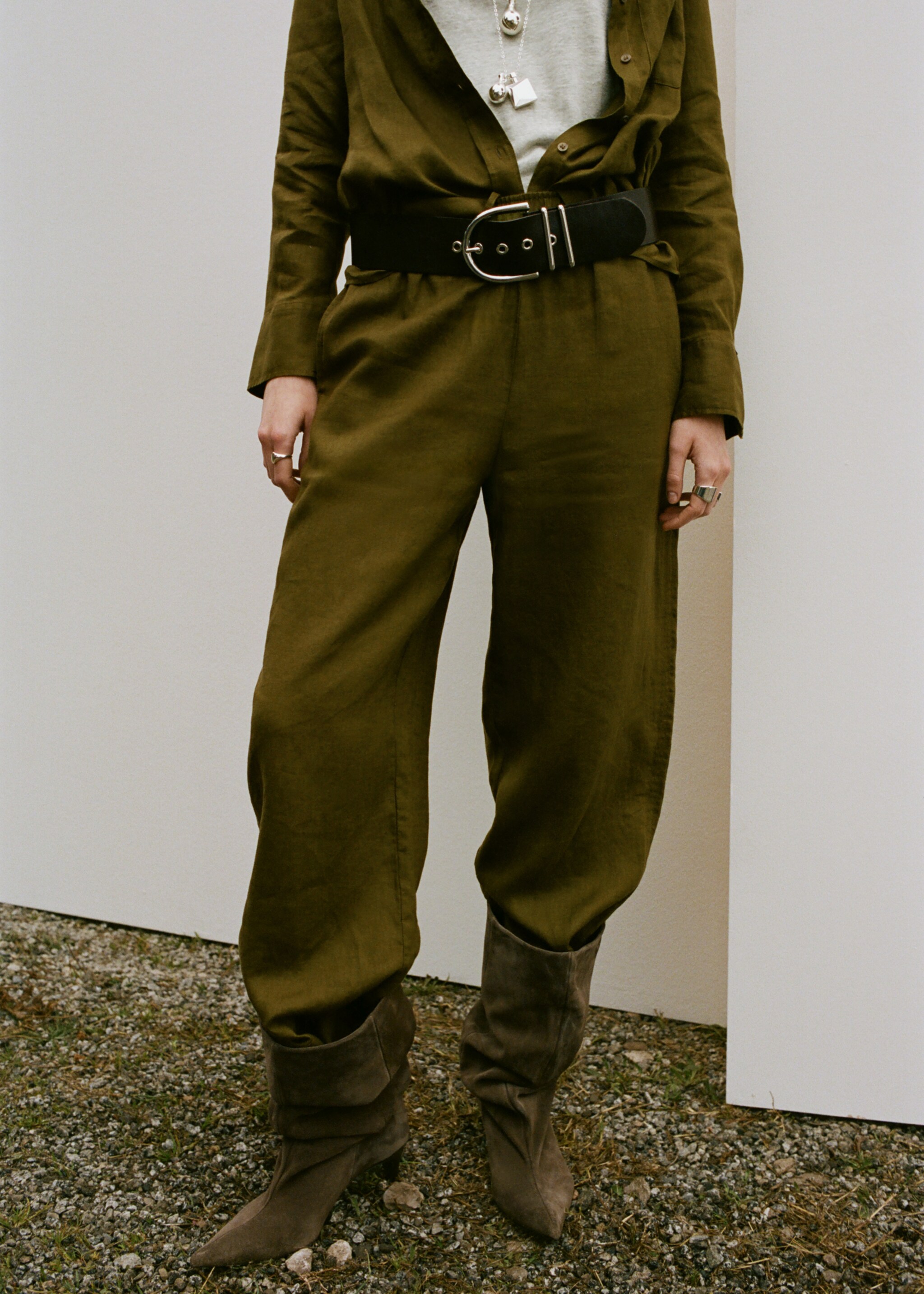 Straight linen-blend trousers - Medium plane, Olive Green. Ref: 27076356-00.