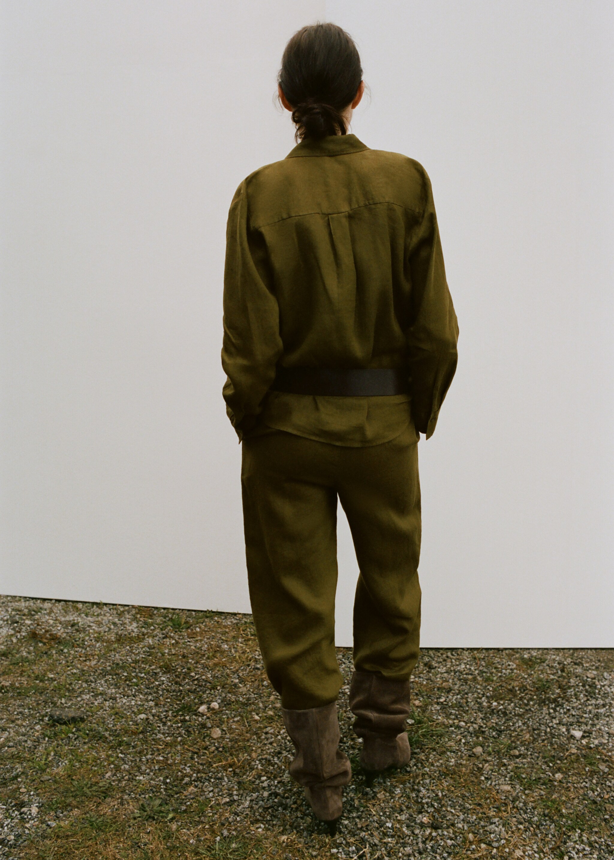 Straight linen-blend trousers - Reverse of the article, Olive Green. Ref: 27076356-00.