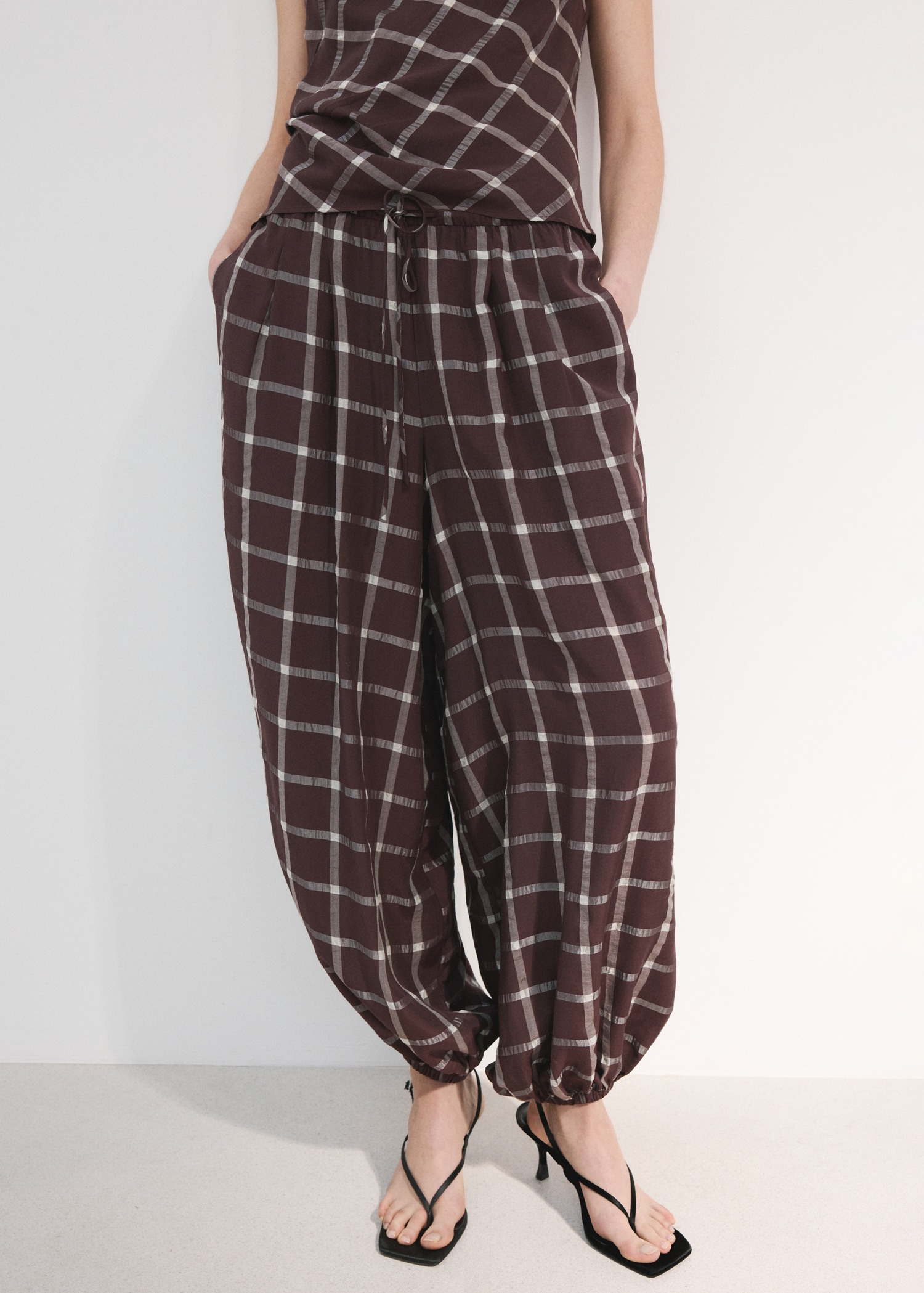 Pantalón balloon tiro medio - Plano medio