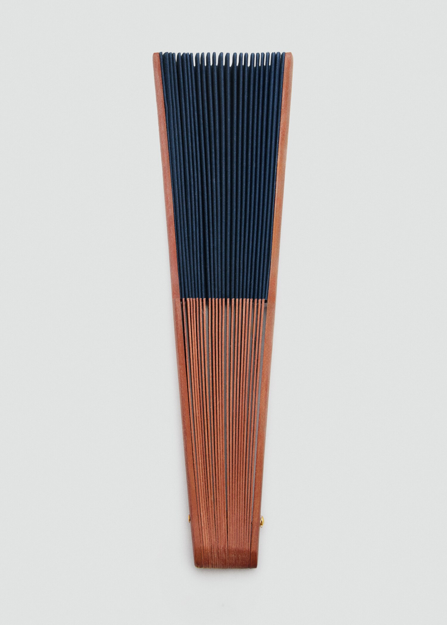 Smooth wooden fan - Details of the article 1