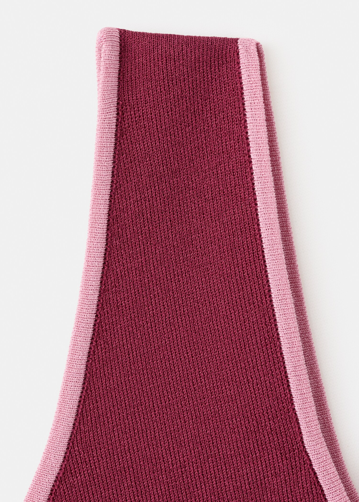 Asymmetrical top with contrasting trim - Details of the article 8