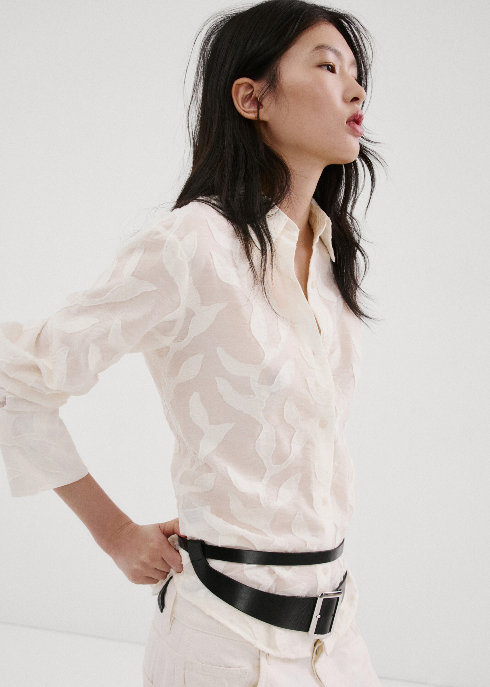 Blouse broderie florale - Plan moyen, Blanc cassé. Ref: 27077140-00.