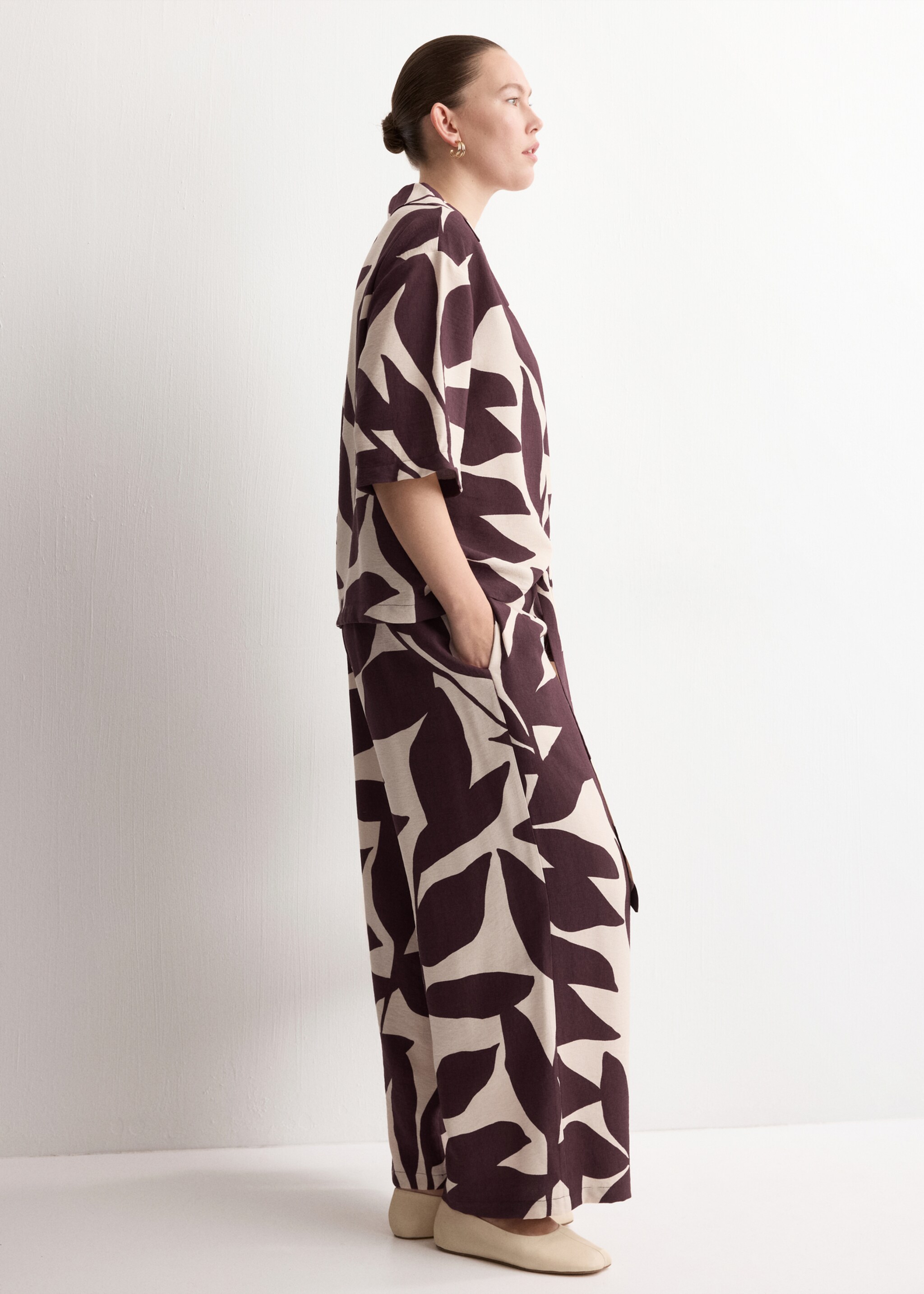 Printed straight pants - Details of the article 3, Ecru. Ref: 27077144-00.