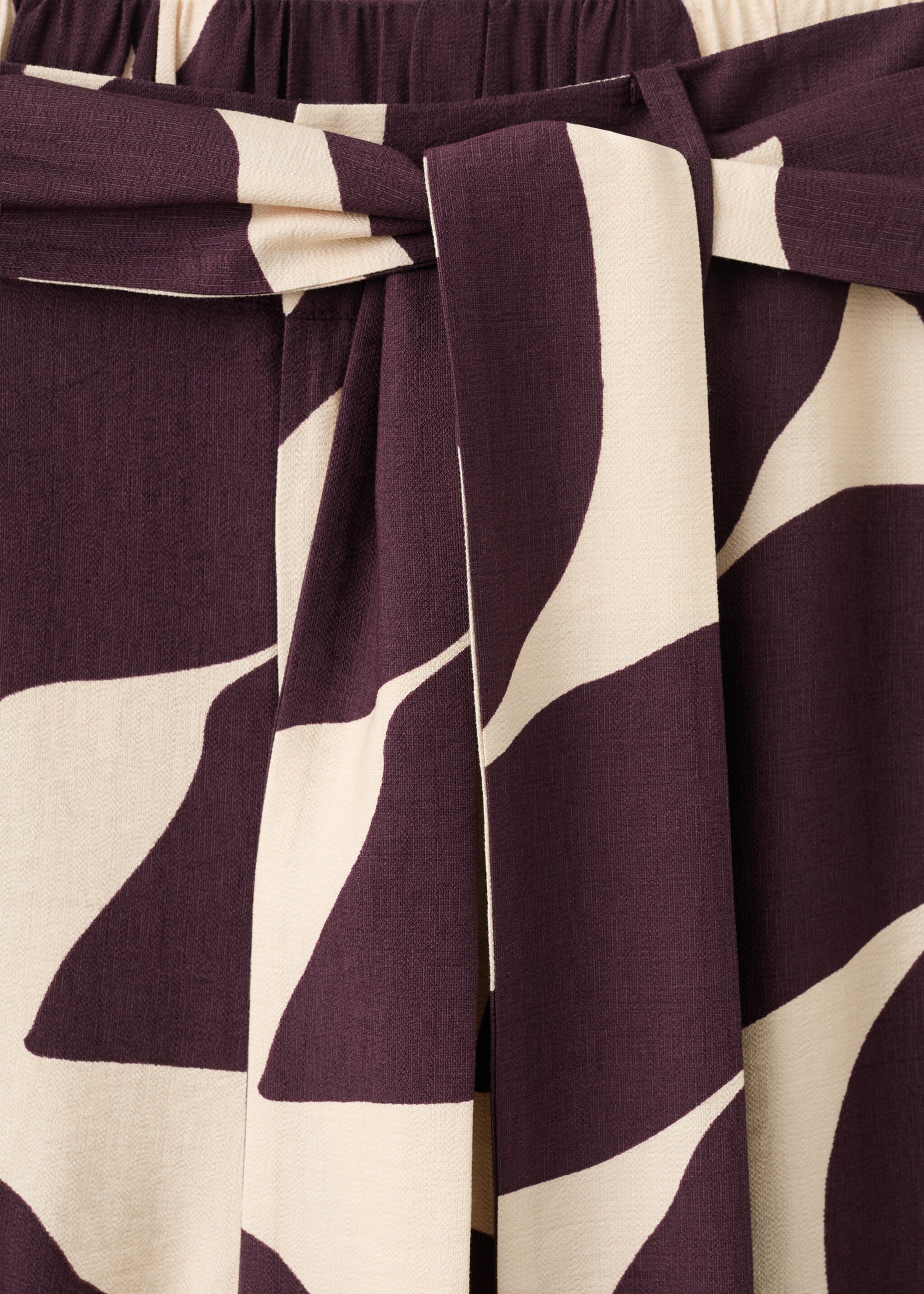 Printed straight pants - Details of the article 8, Ecru. Ref: 27077144-00.