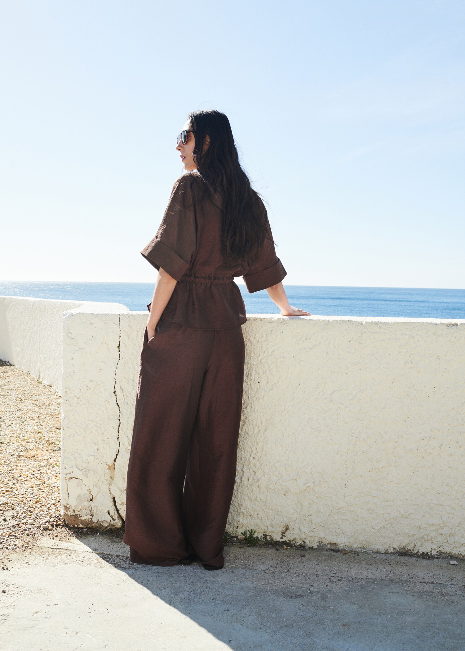 Linen blouse with belt - Reverse of the article