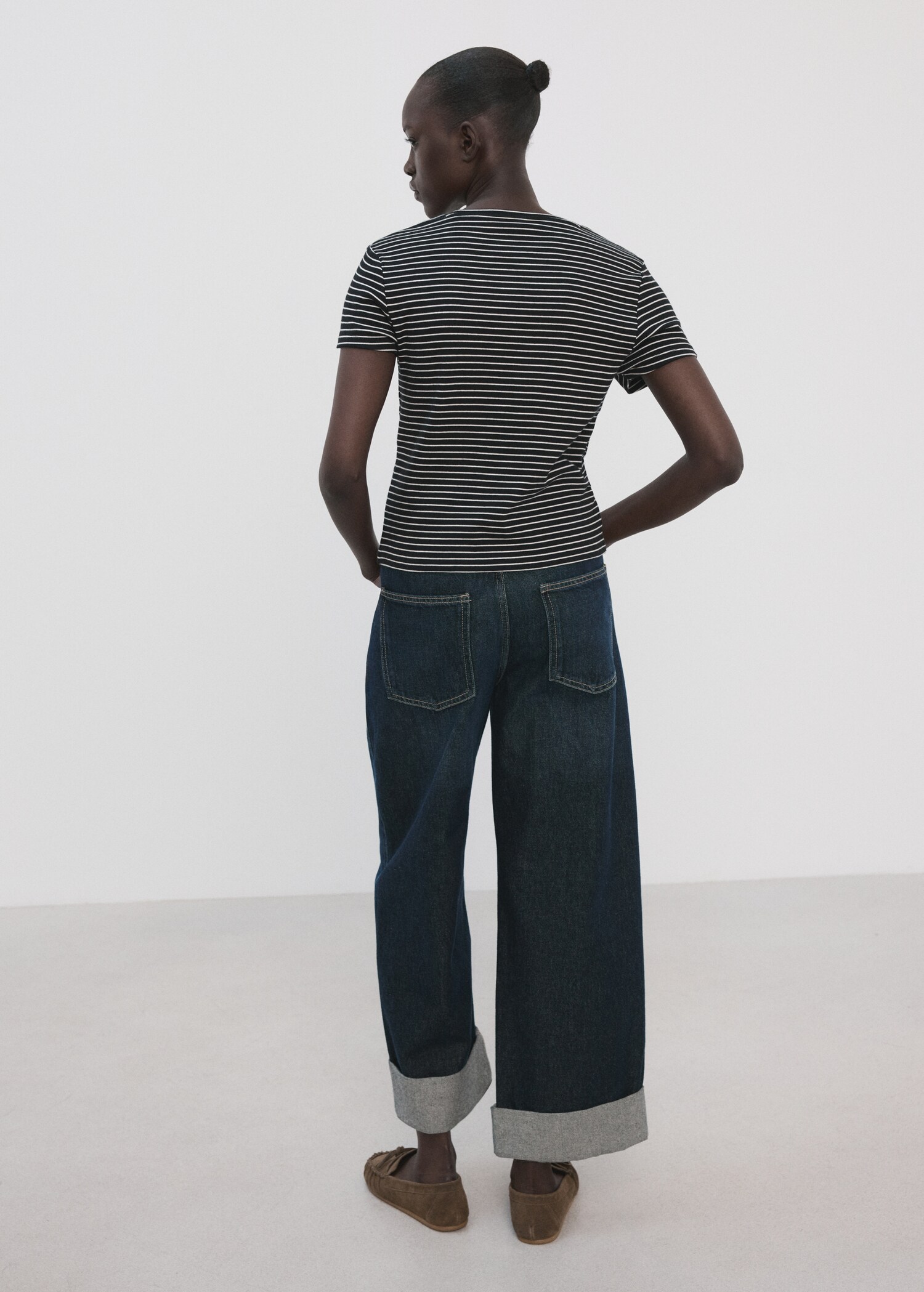 Striped T-shirt with ties - Reverse of the article