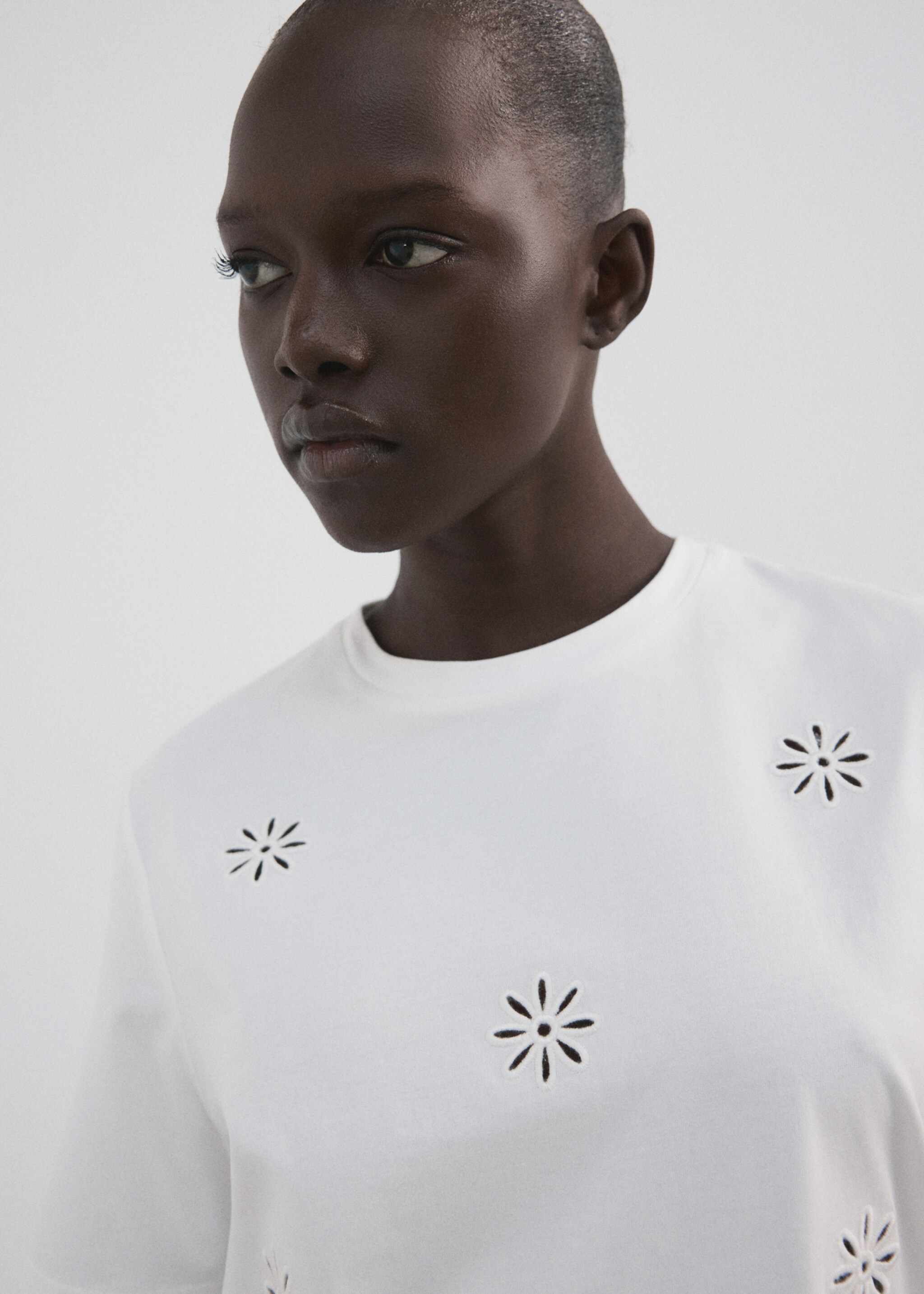 Embroidered cutwork cotton T-shirt - Details of the article 1, White. Ref: 27077152-00.