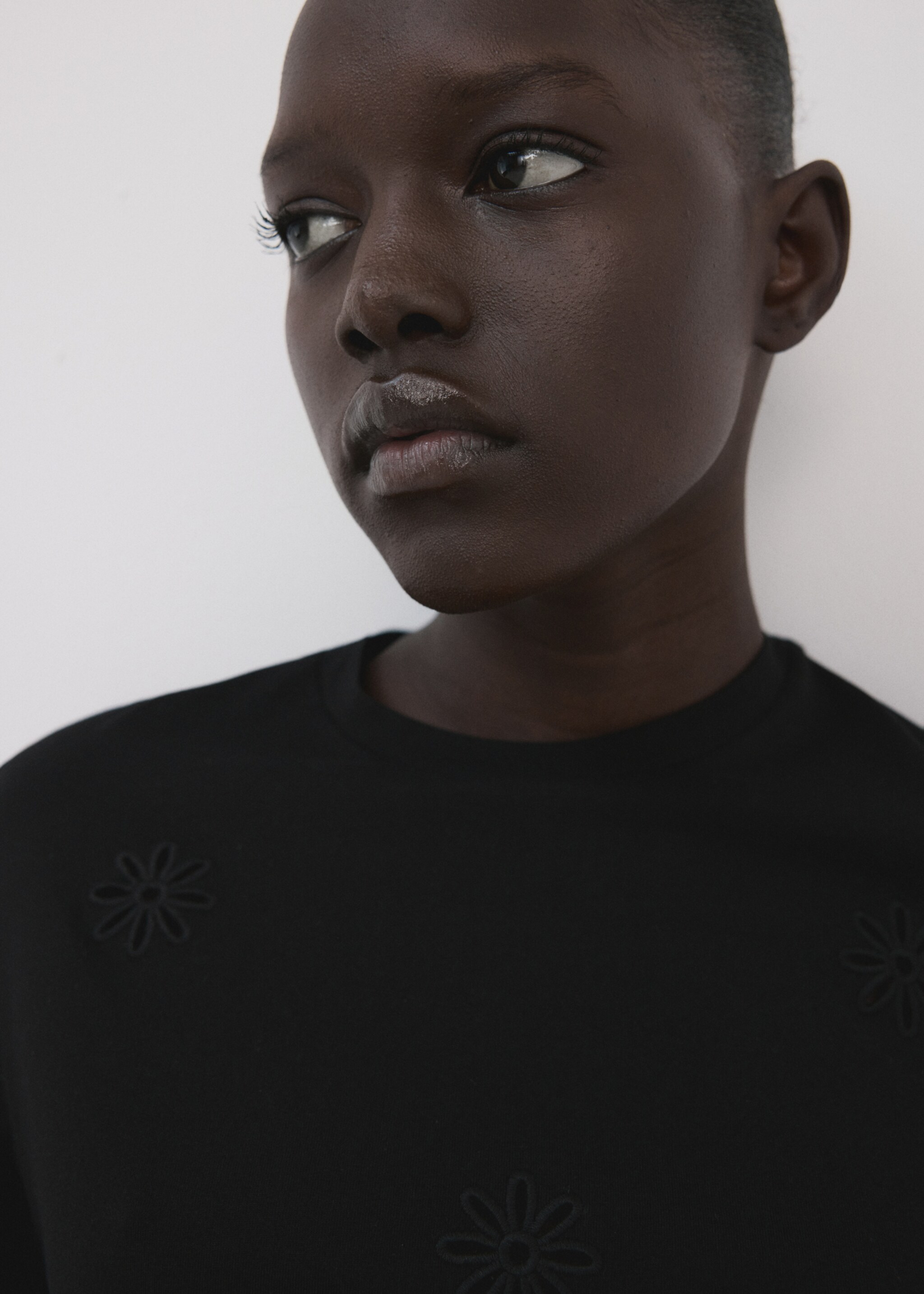 Embroidered cutwork cotton T-shirt - Details of the article 1, Black. Ref: 27077152-00.