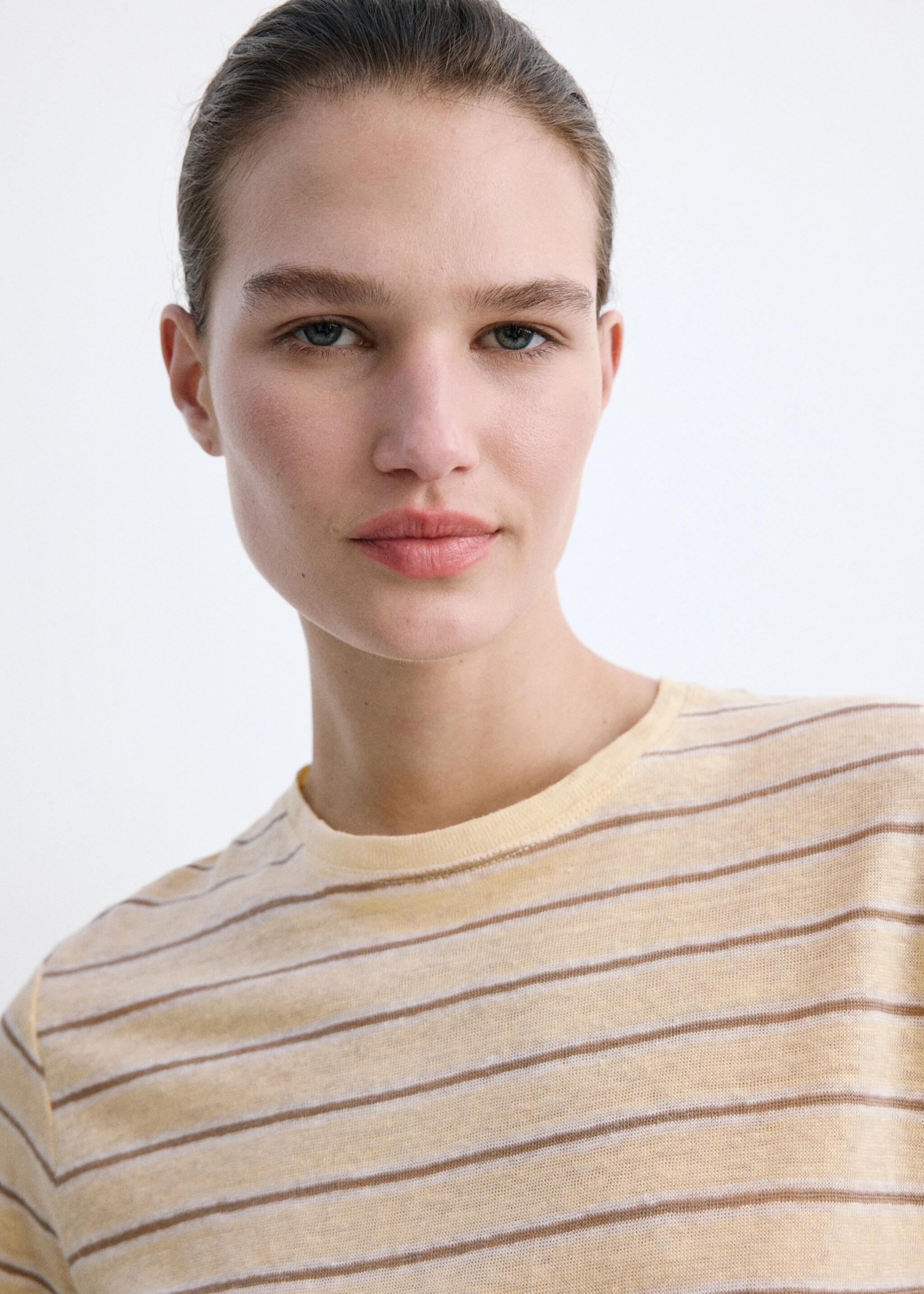 Short-sleeved linen t-shirt - Details of the article 1, Yellow. Ref: 27077154-00.